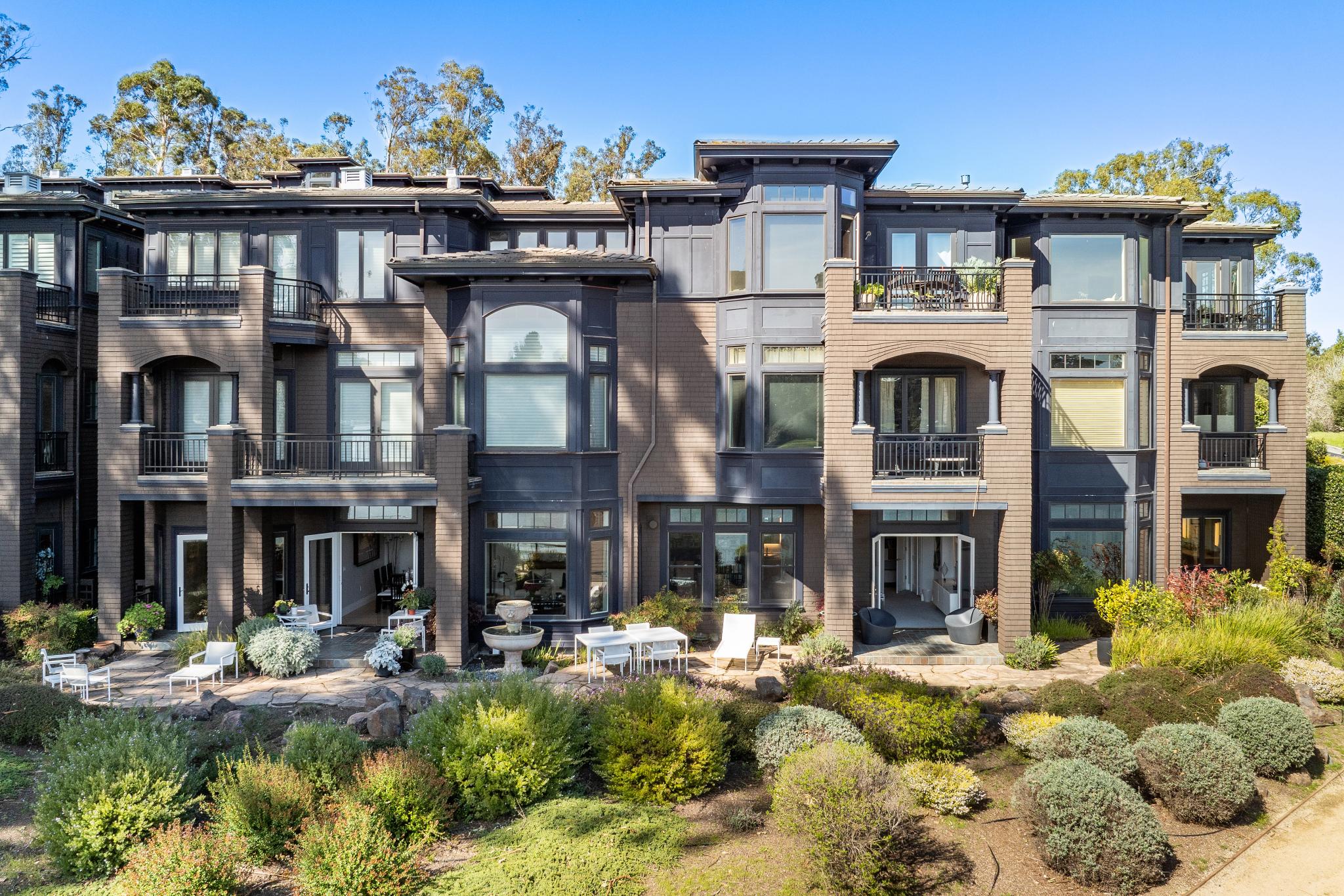 84 De Silva Island Drive 