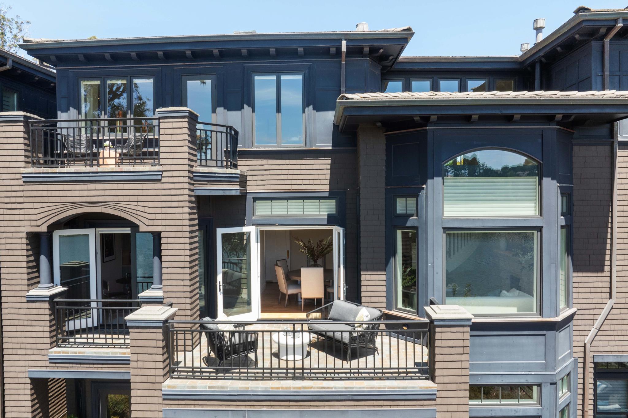 84 De Silva Island Drive 