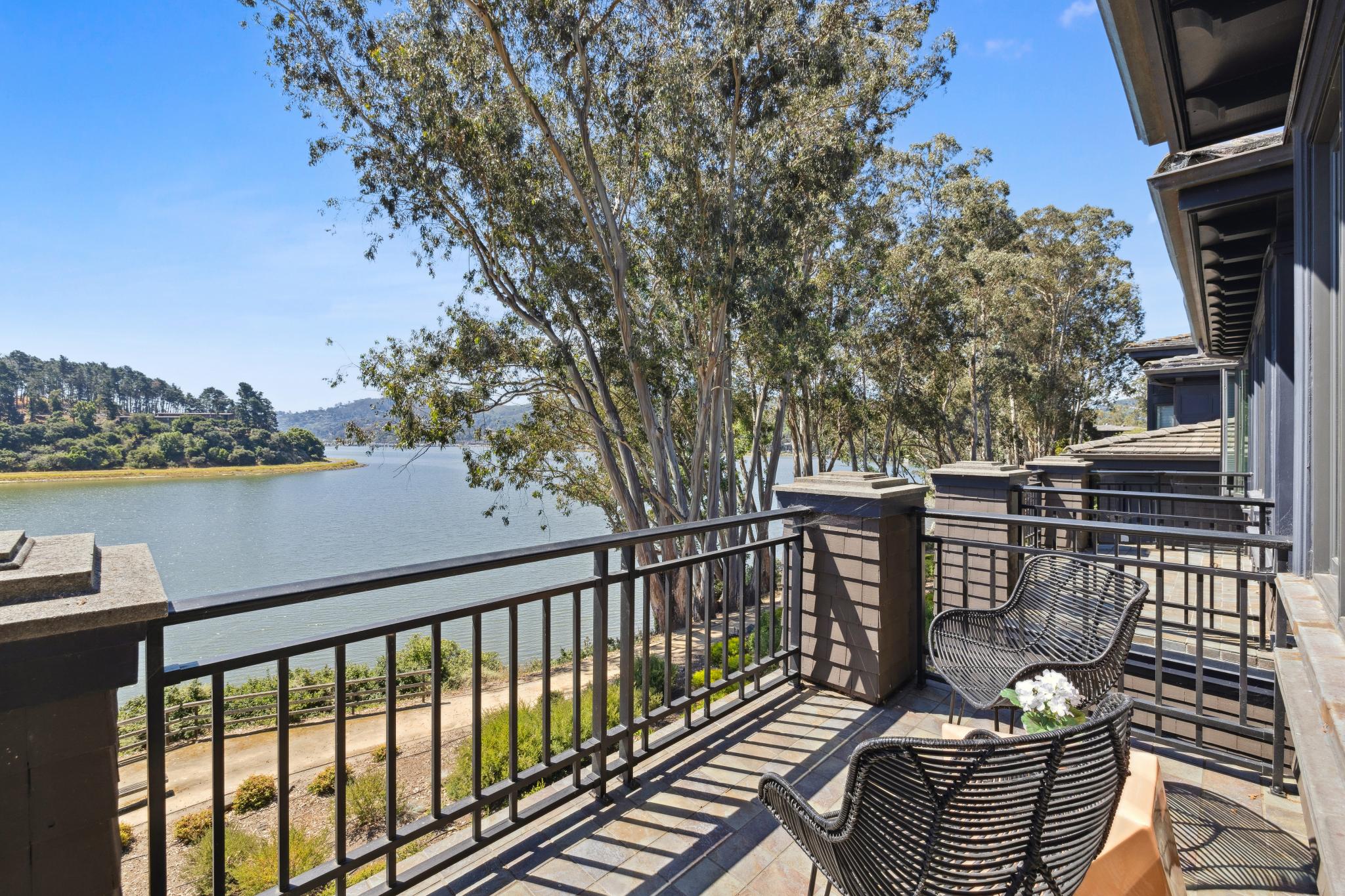 84 De Silva Island Drive 