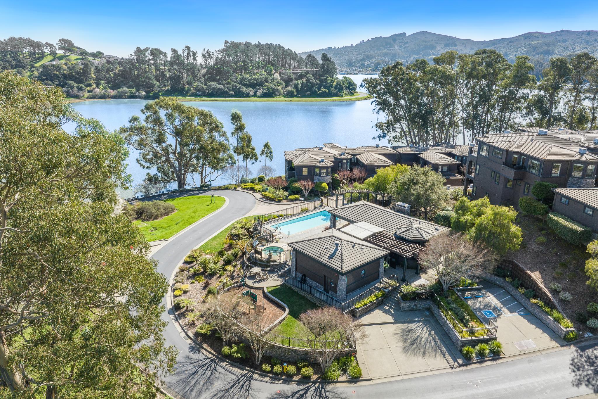 84 De Silva Island Drive 