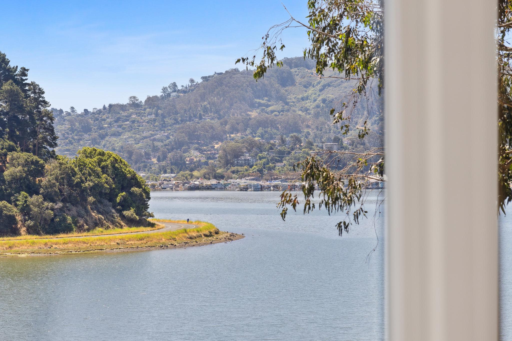 84 De Silva Island Drive 