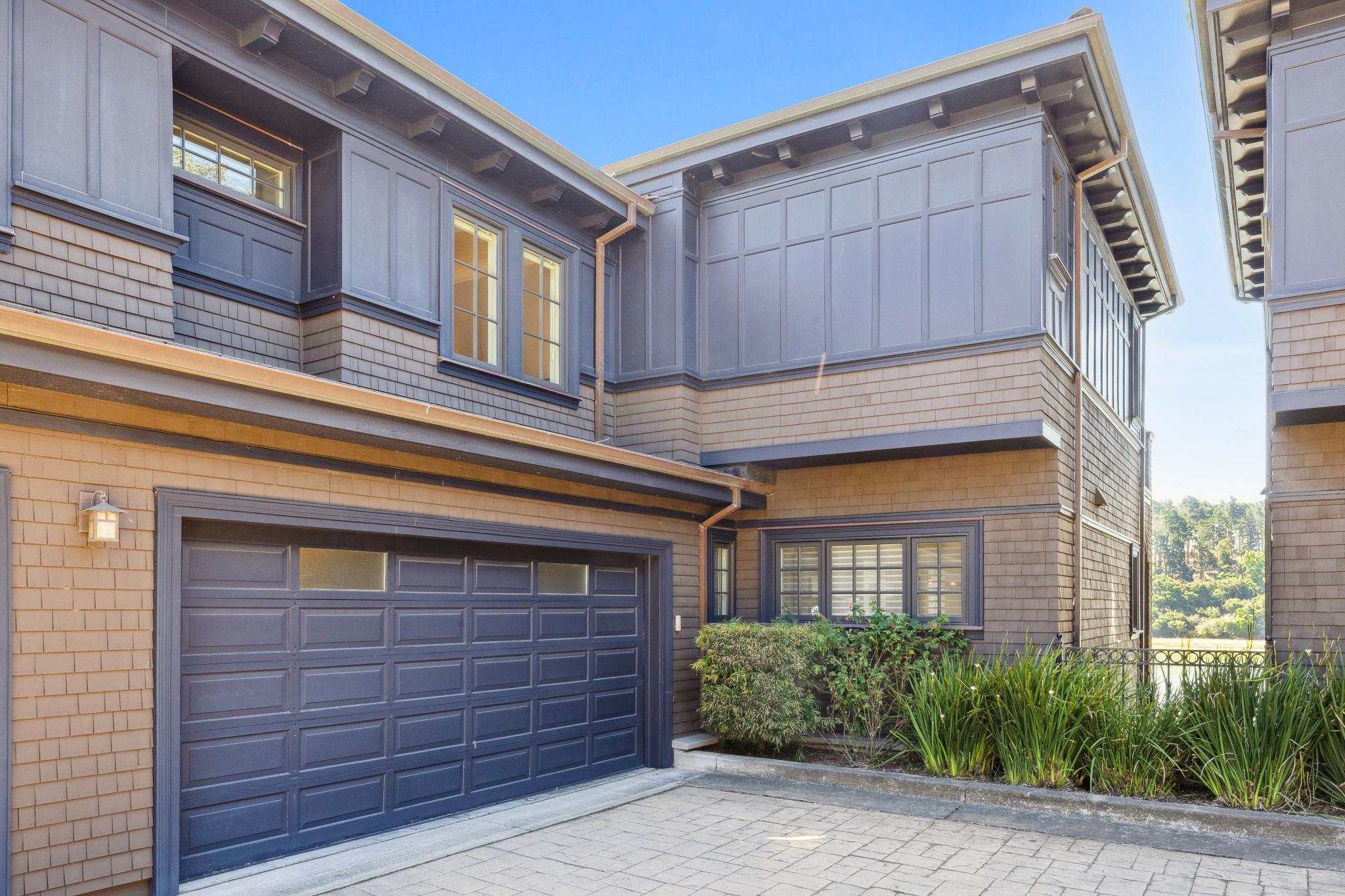 84 De Silva Island Drive 