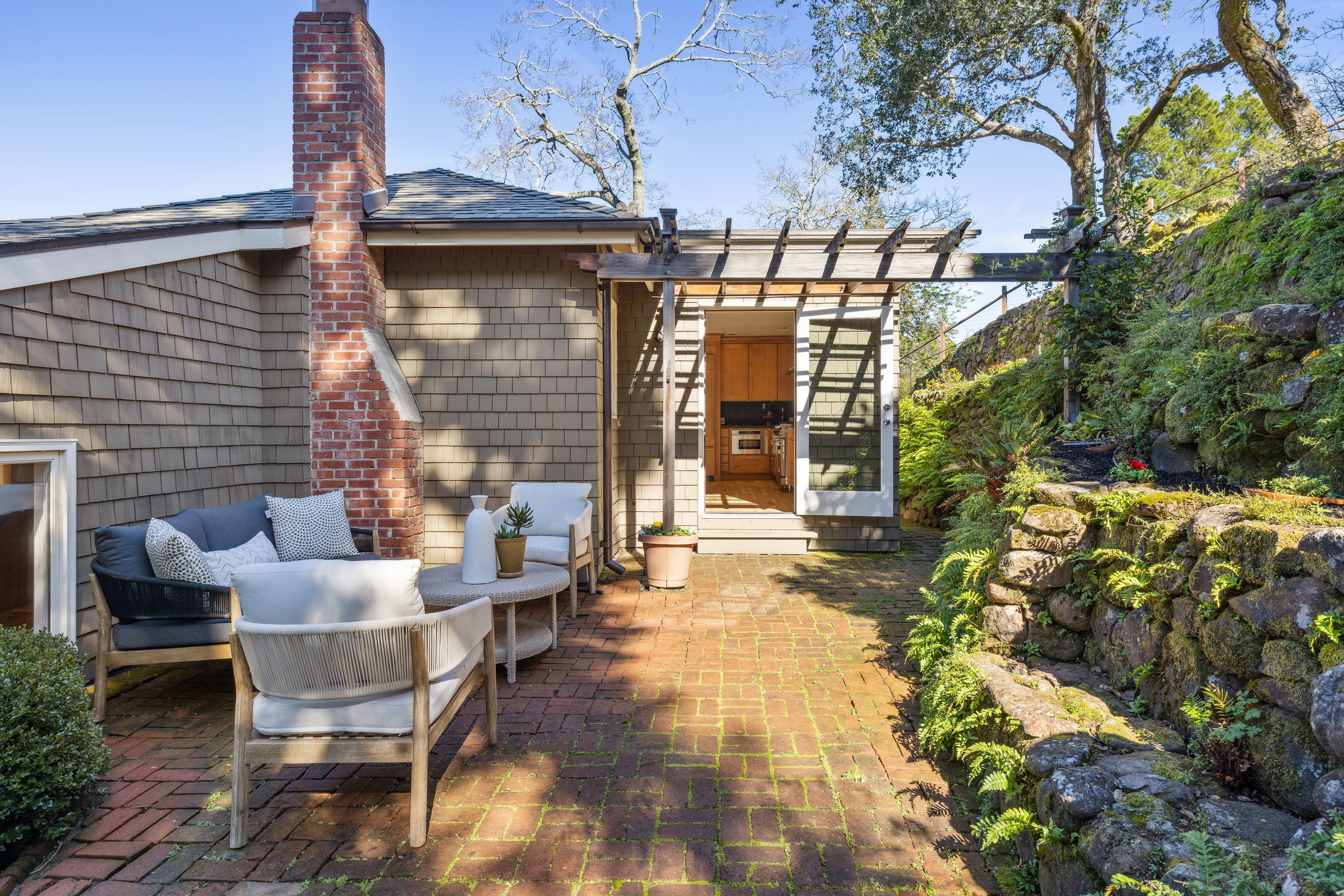47 Willow Avenue 