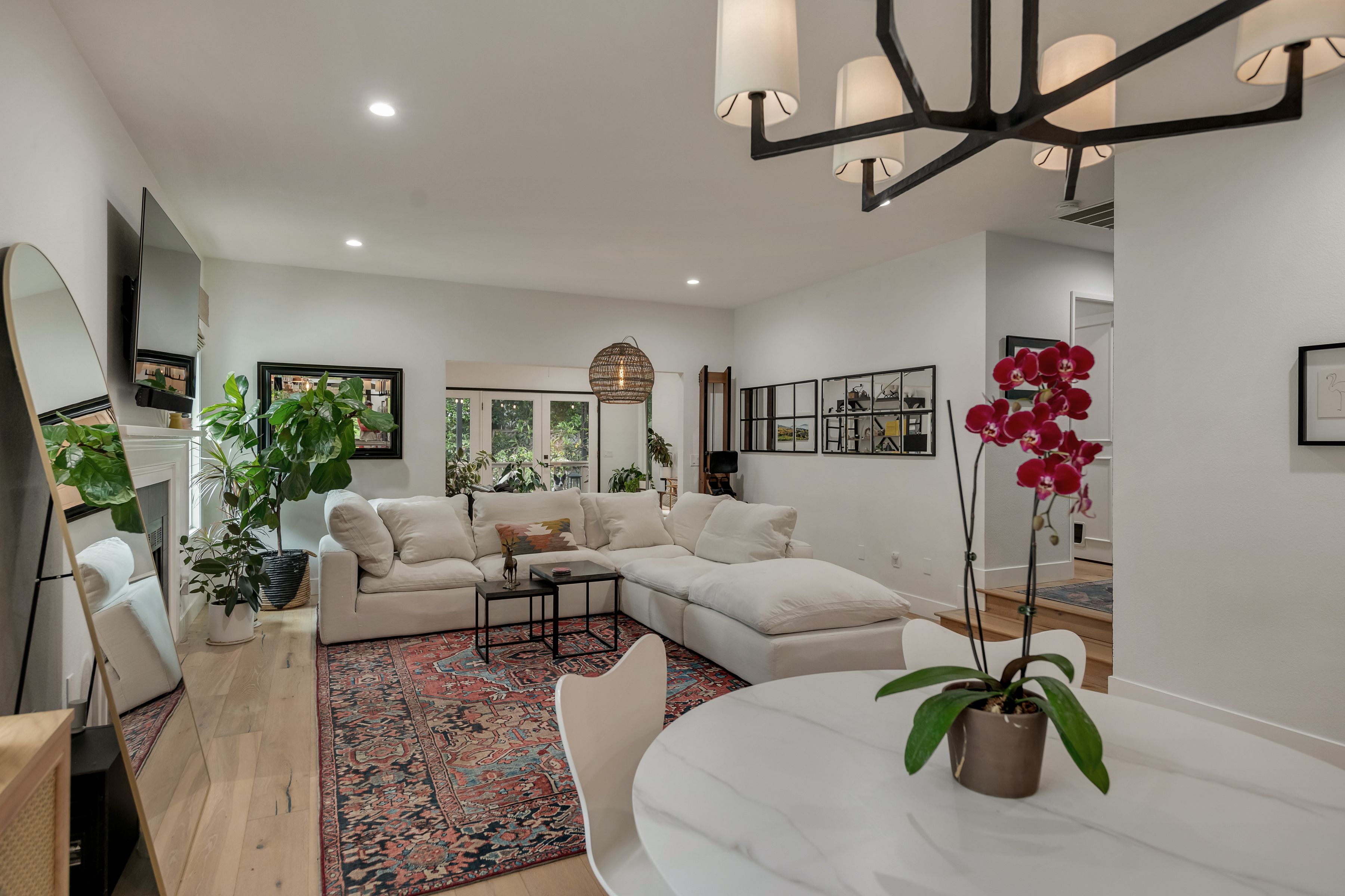 896 Los Robles Drive