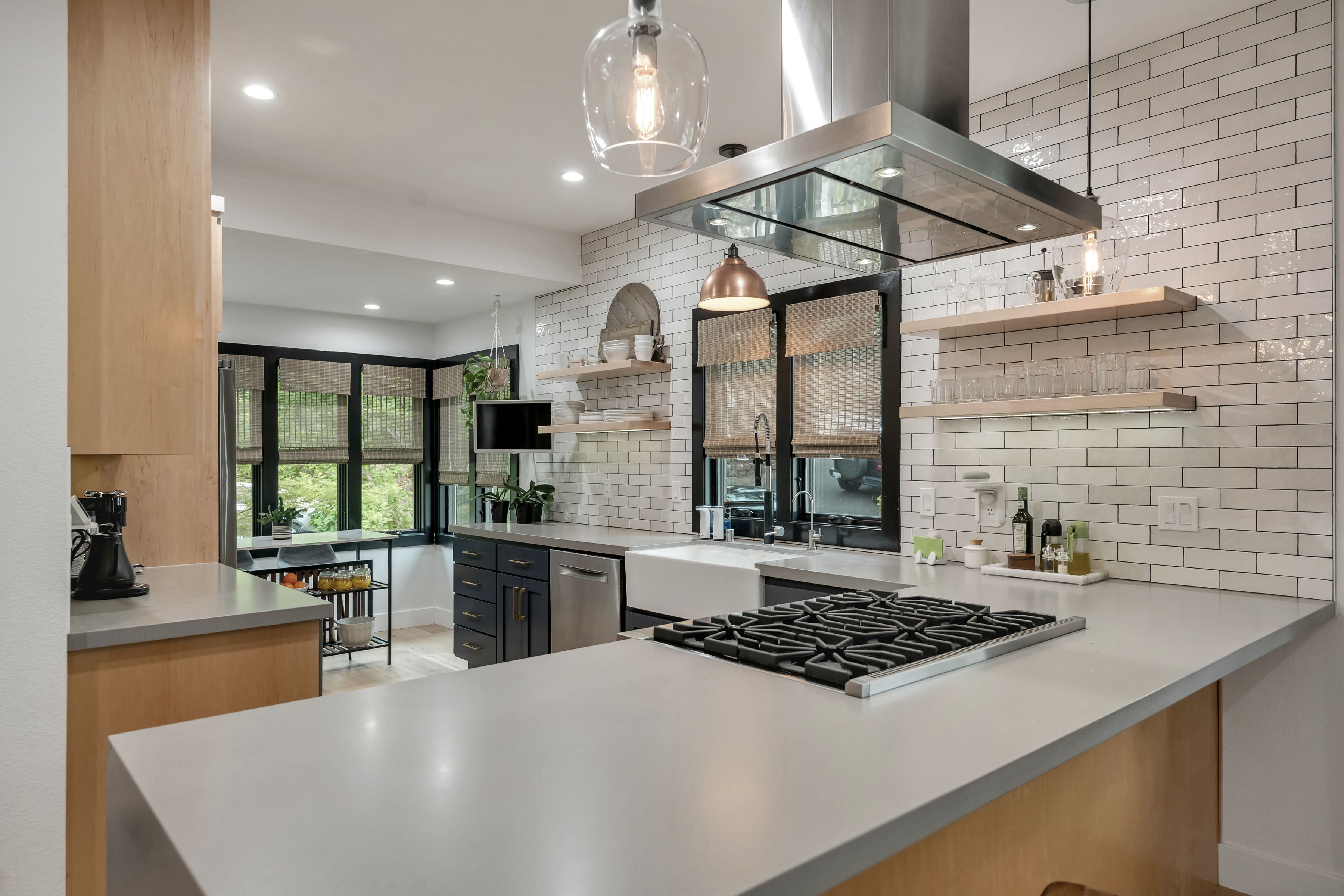896 Los Robles Drive