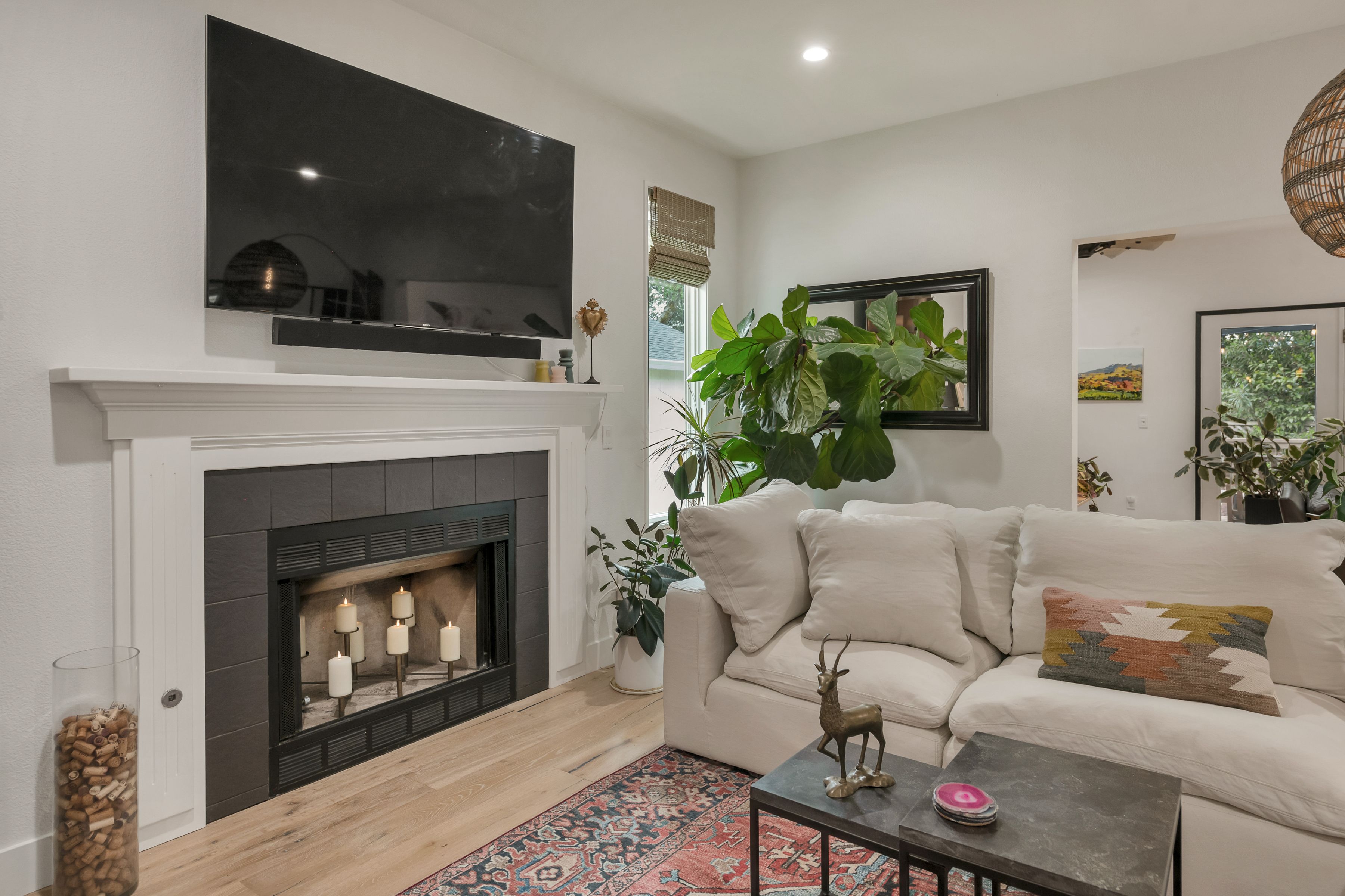 896 Los Robles Drive
