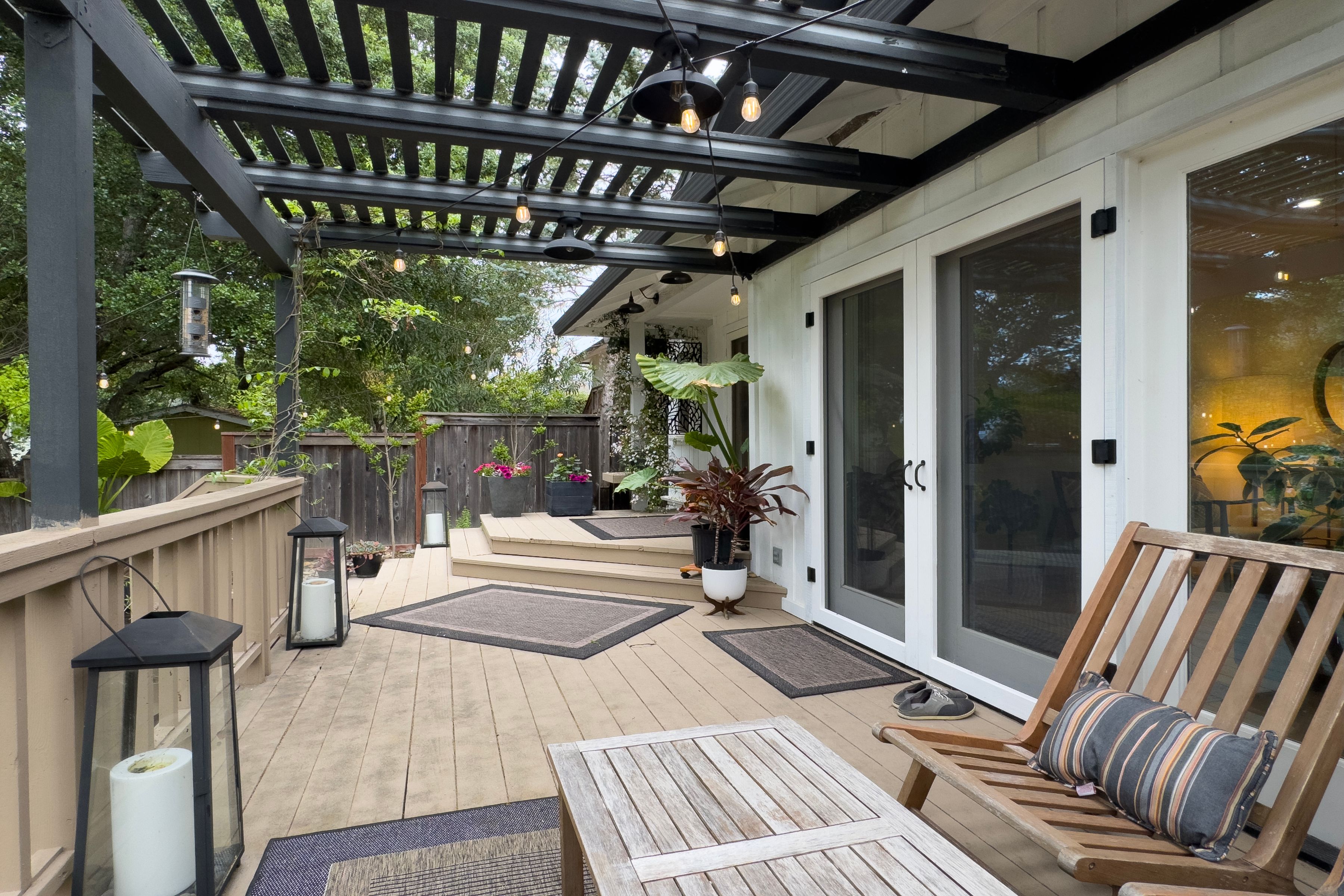 896 Los Robles Drive