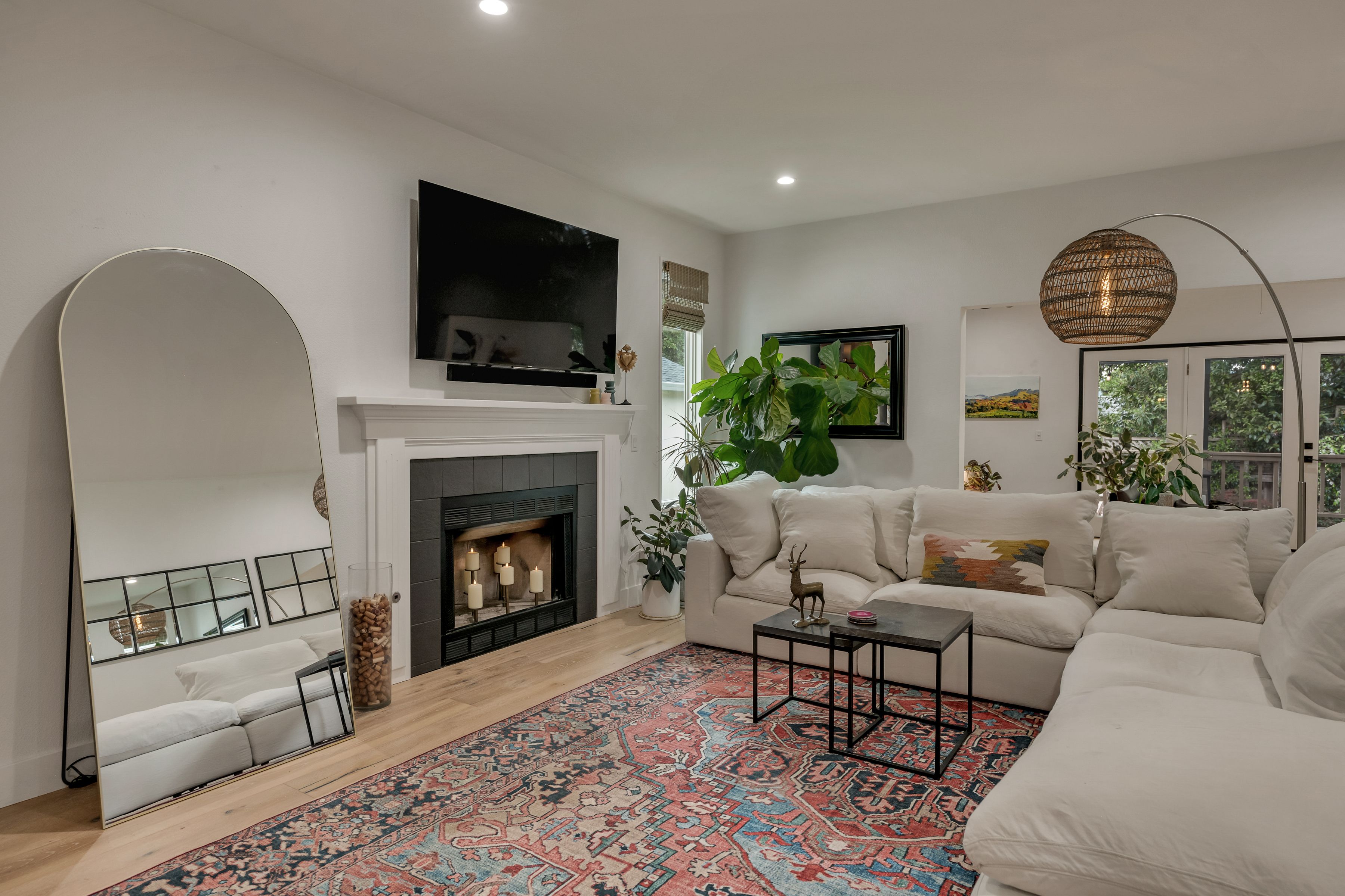 896 Los Robles Drive