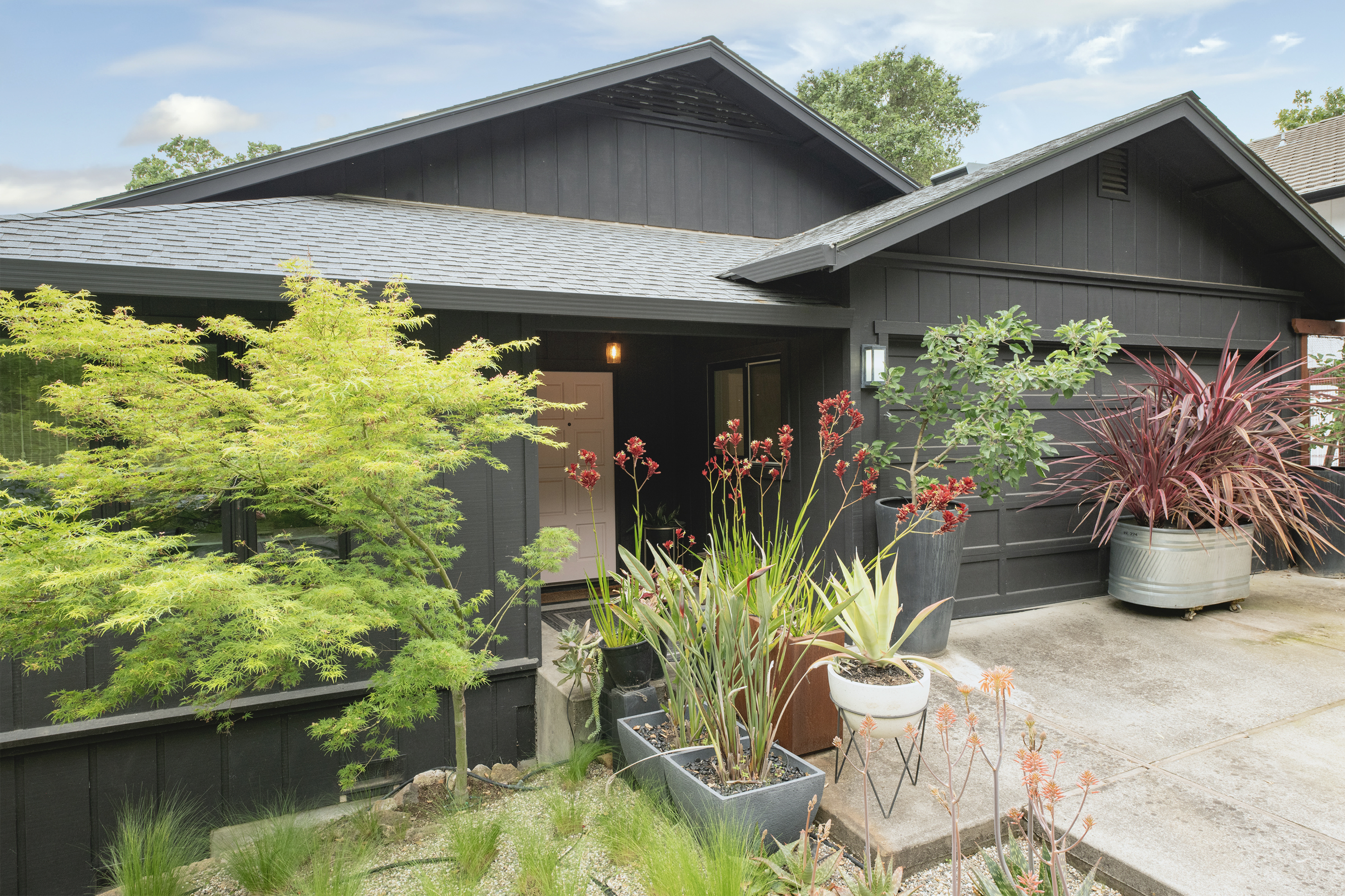 896 Los Robles Drive