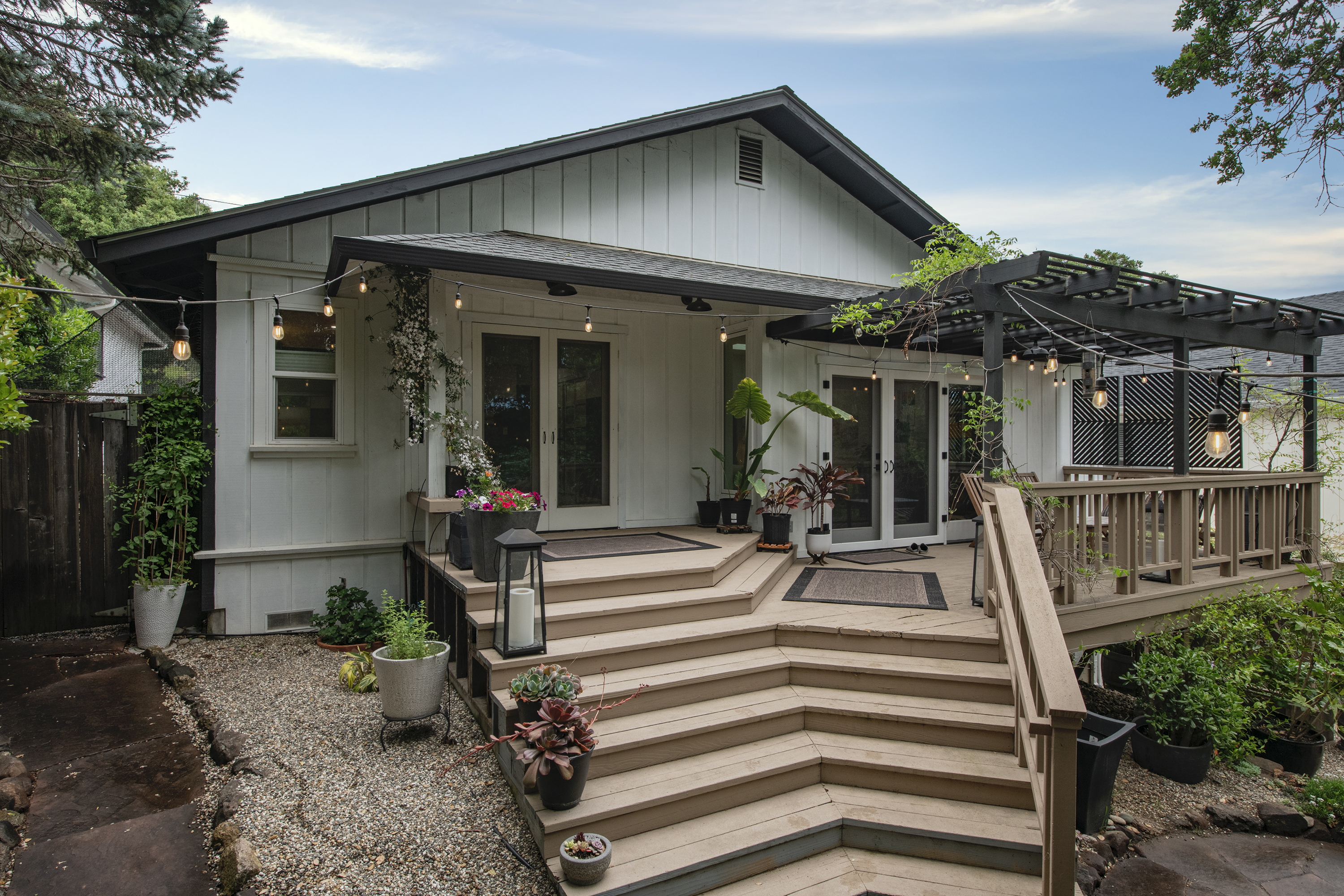 896 Los Robles Drive