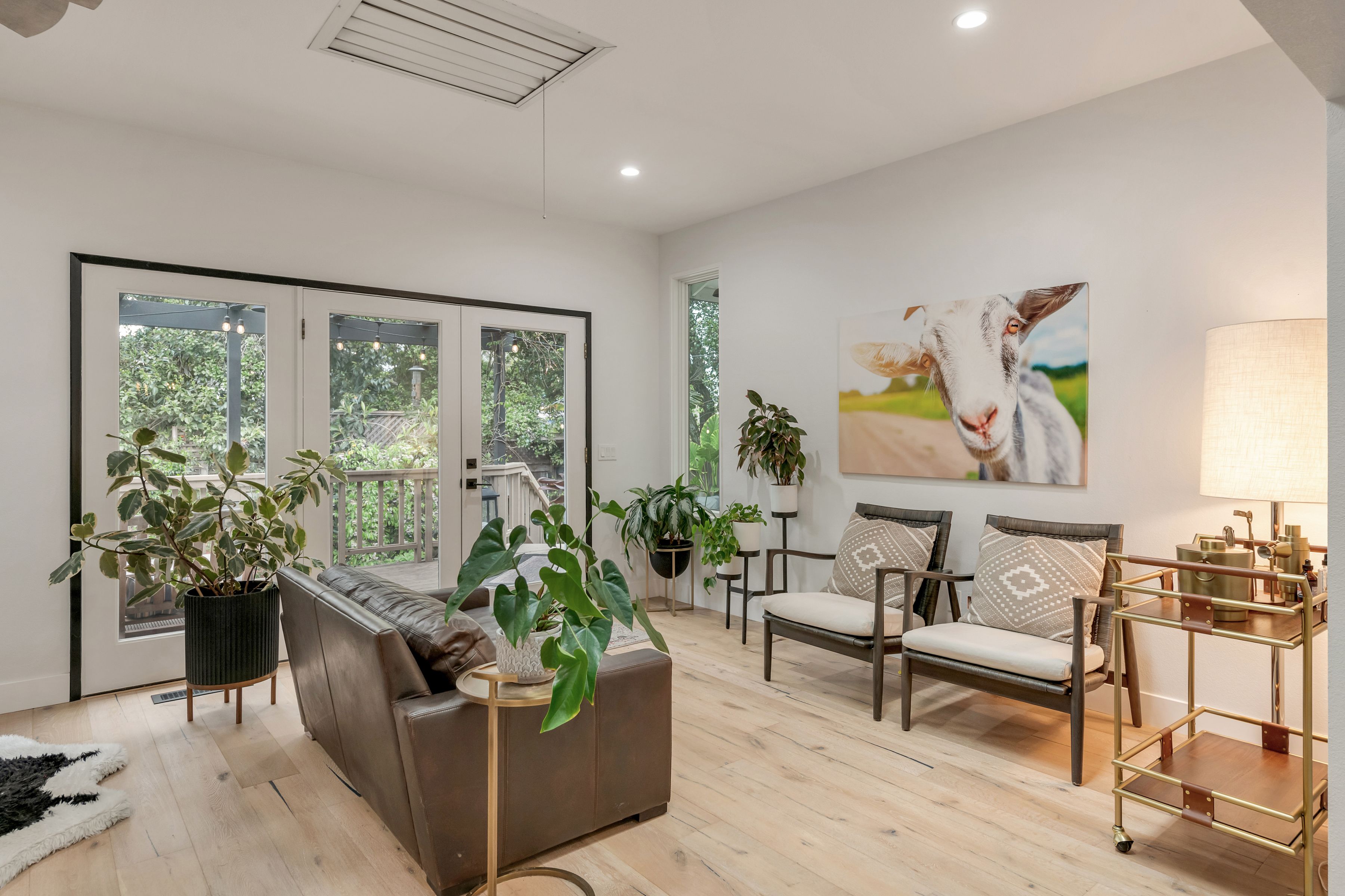 896 Los Robles Drive