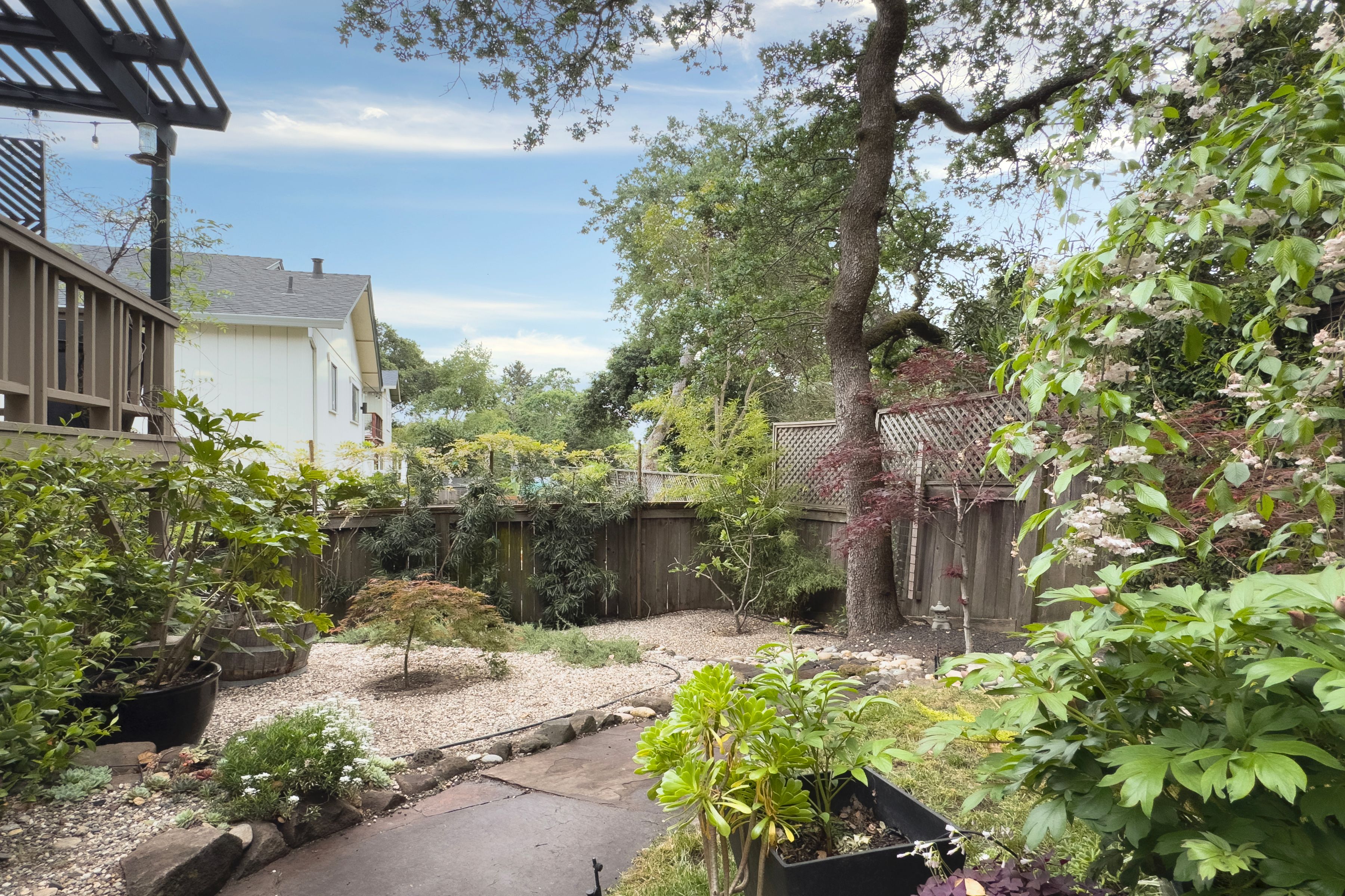 896 Los Robles Drive