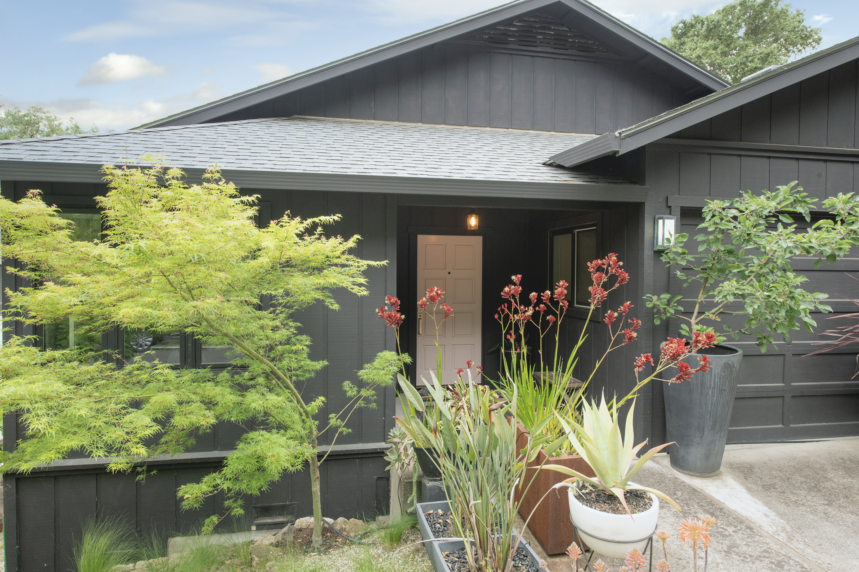 896 Los Robles Drive