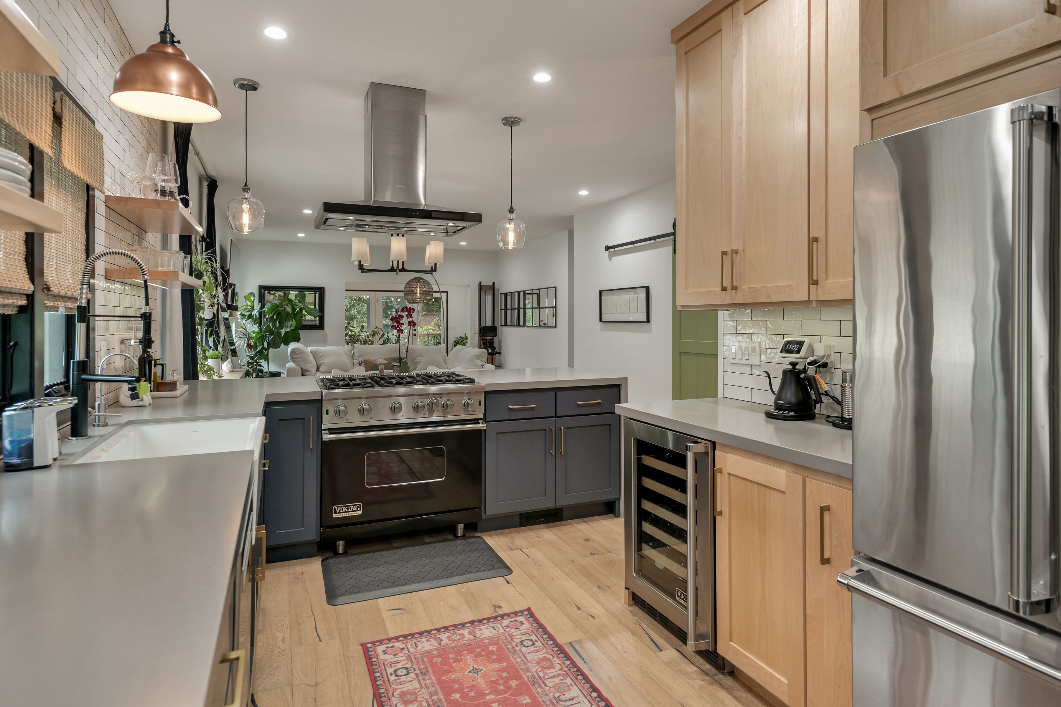 896 Los Robles Drive