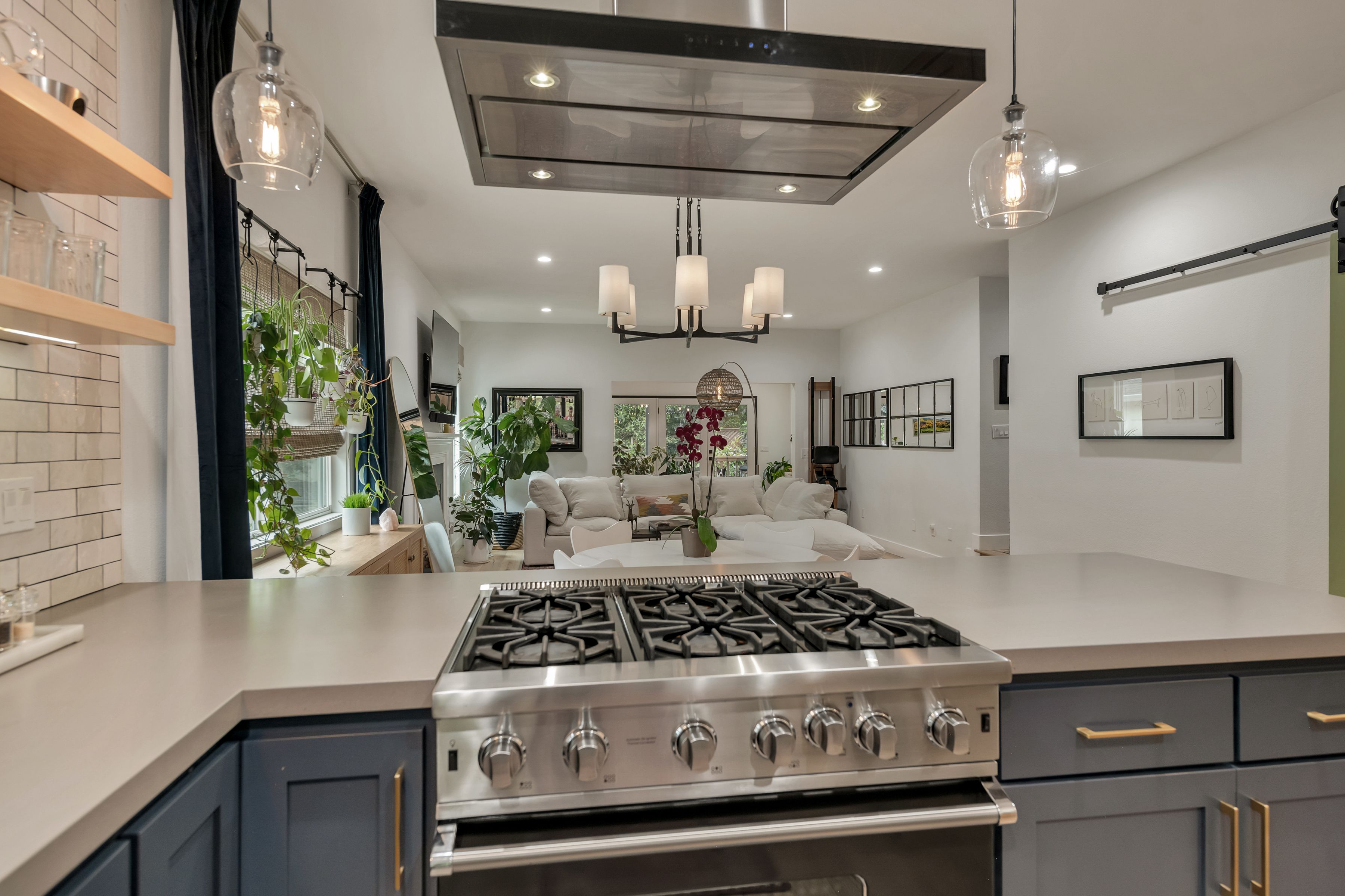 896 Los Robles Drive