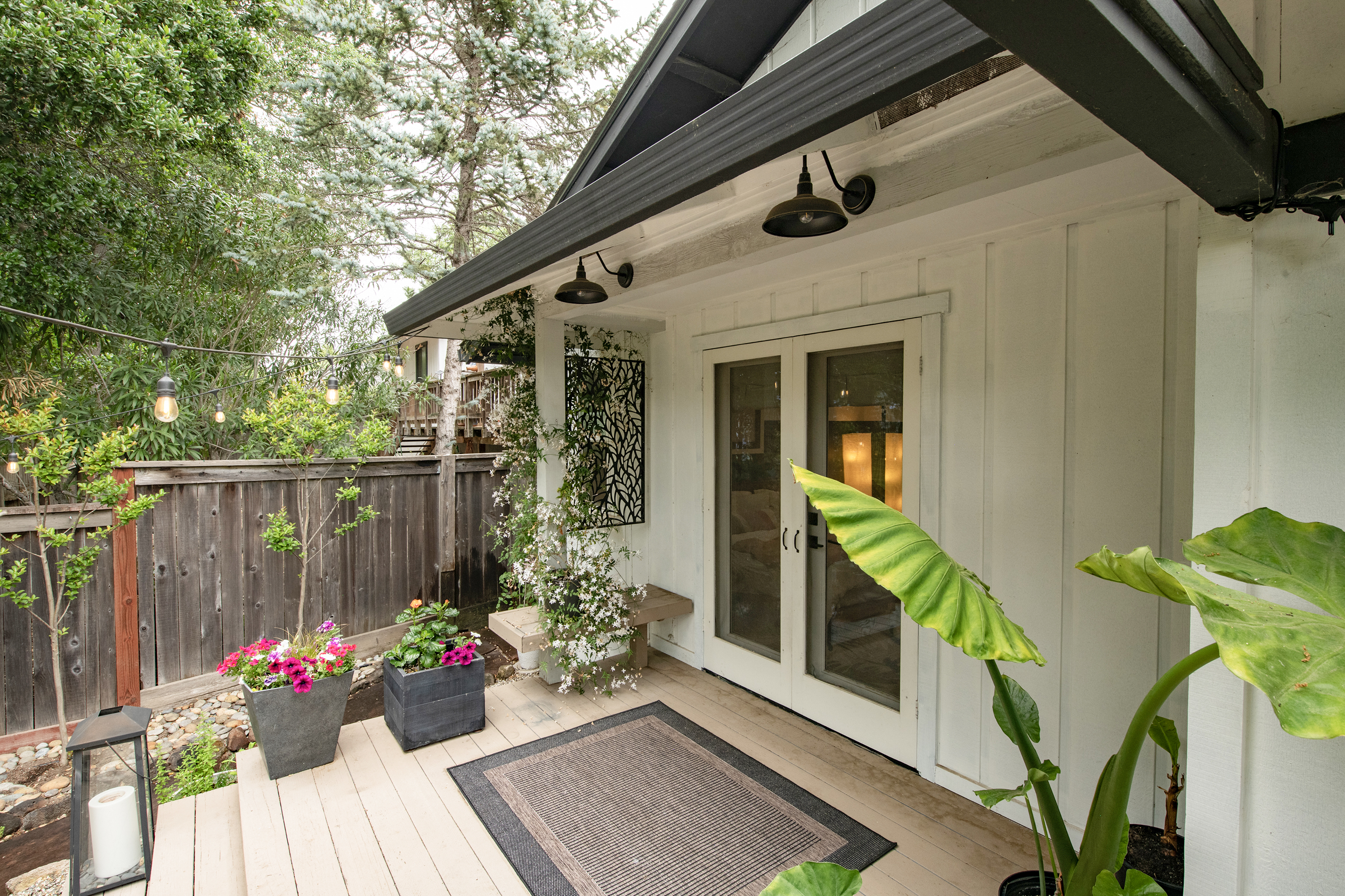 896 Los Robles Drive