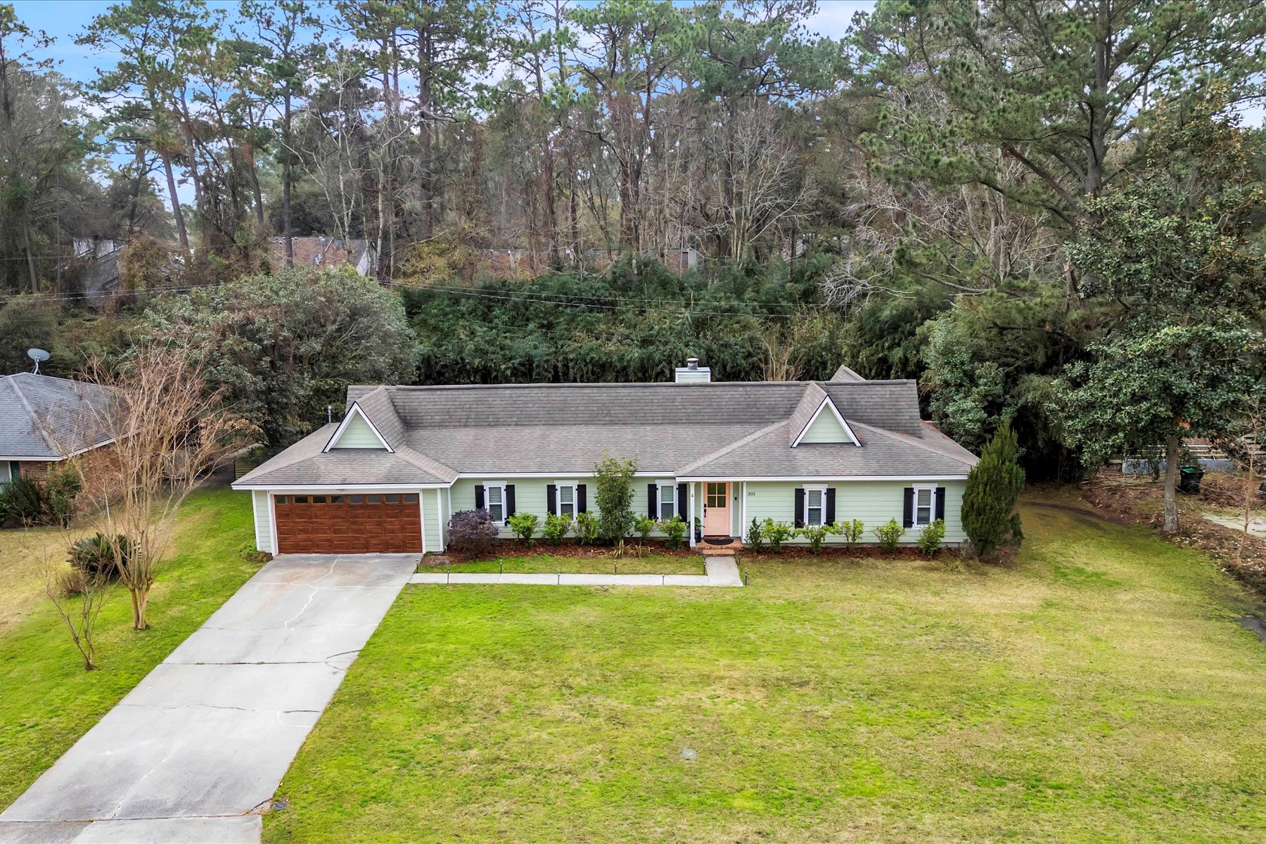 203 Hillary Rd