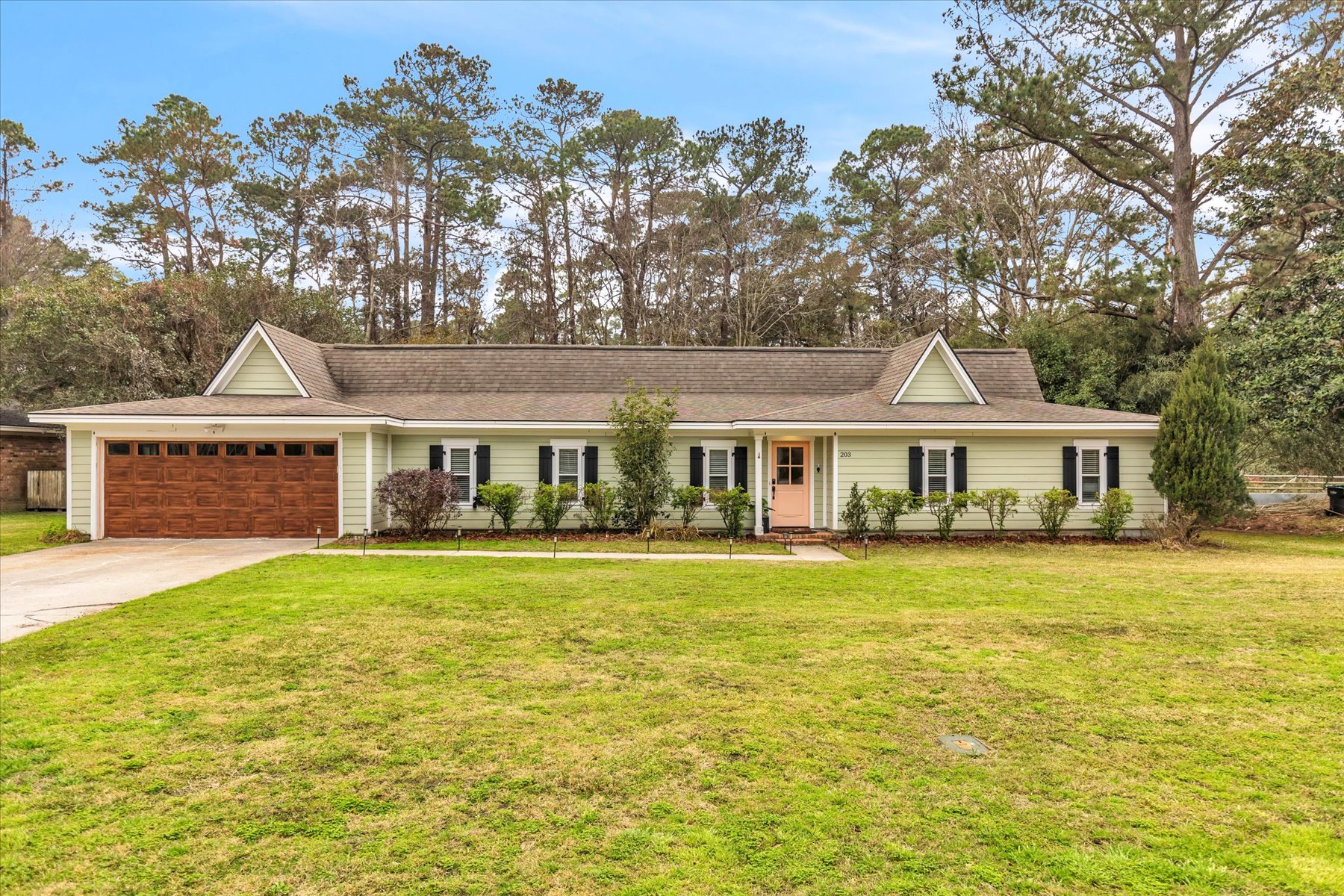 203 Hillary Rd