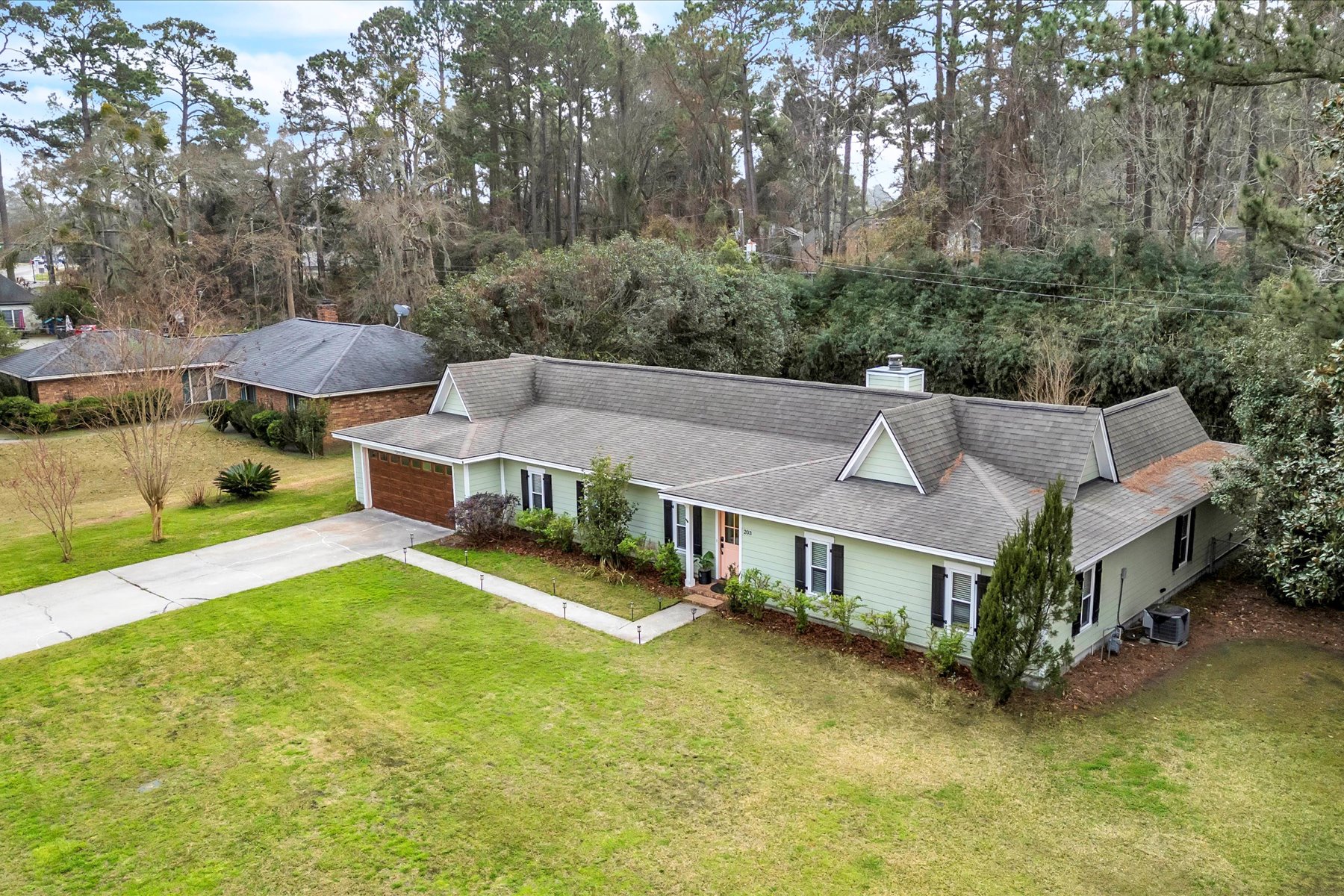 203 Hillary Rd