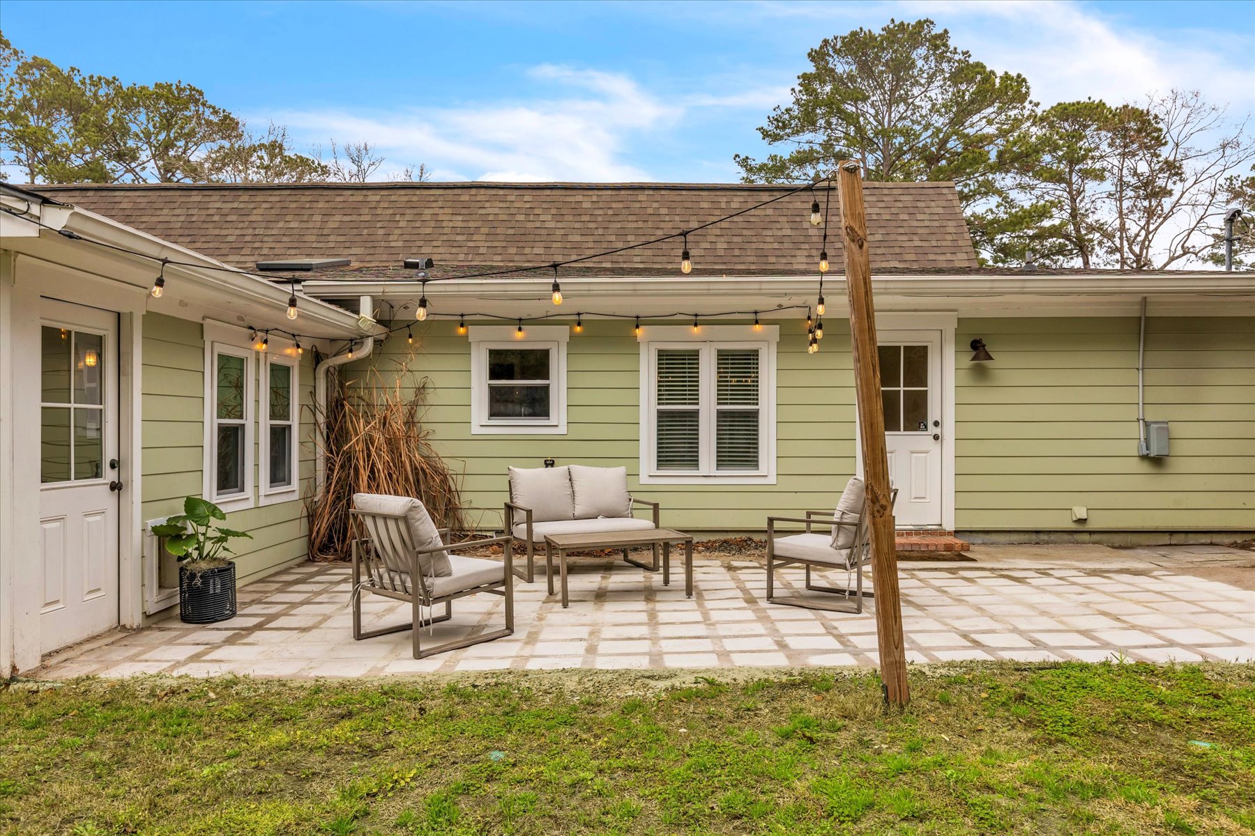 203 Hillary Rd