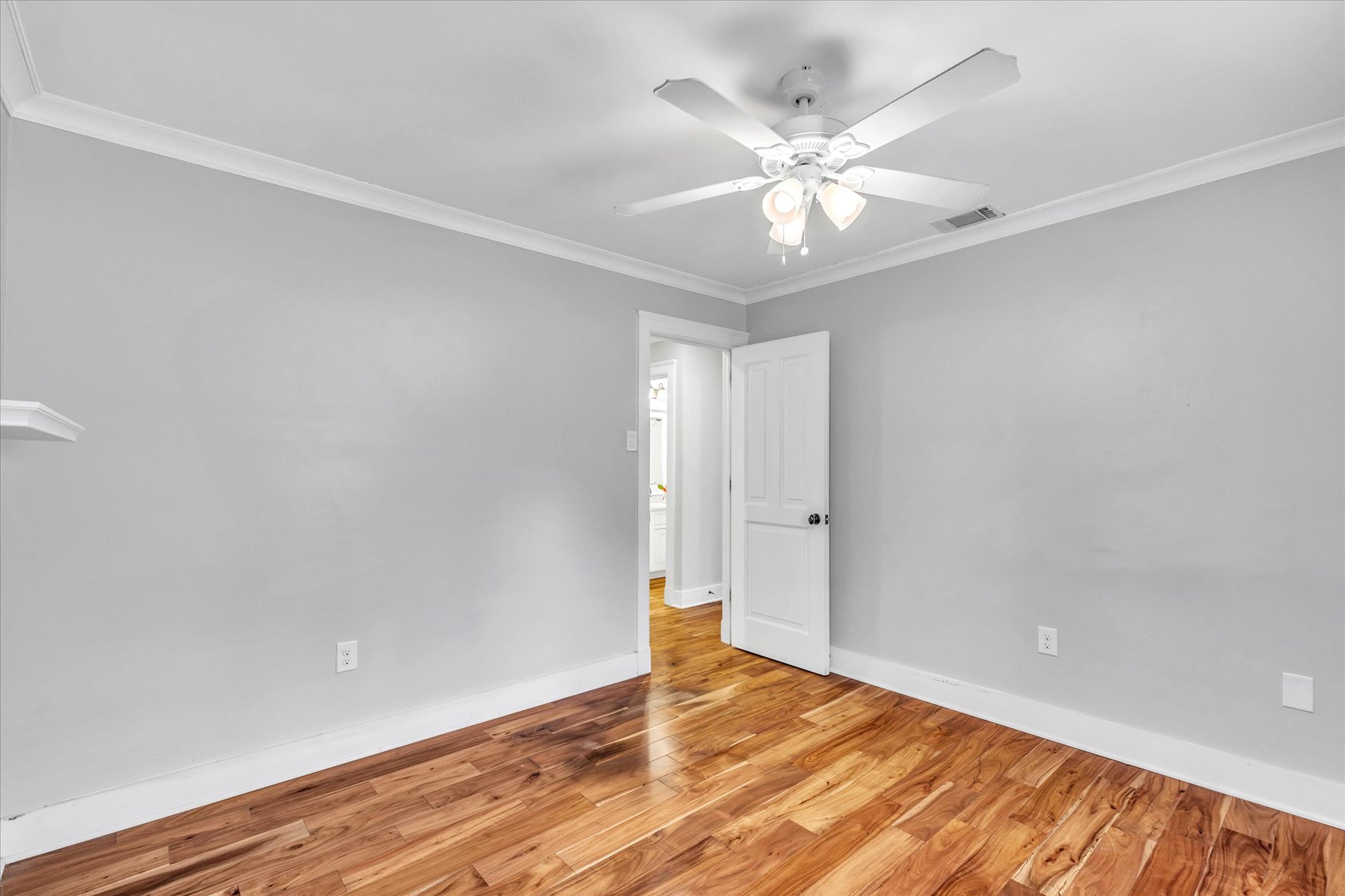 203 Hillary Rd
