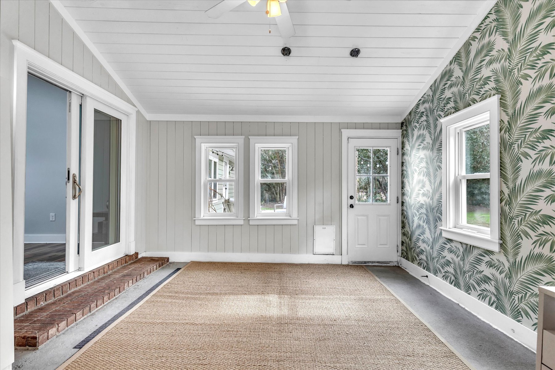 203 Hillary Rd