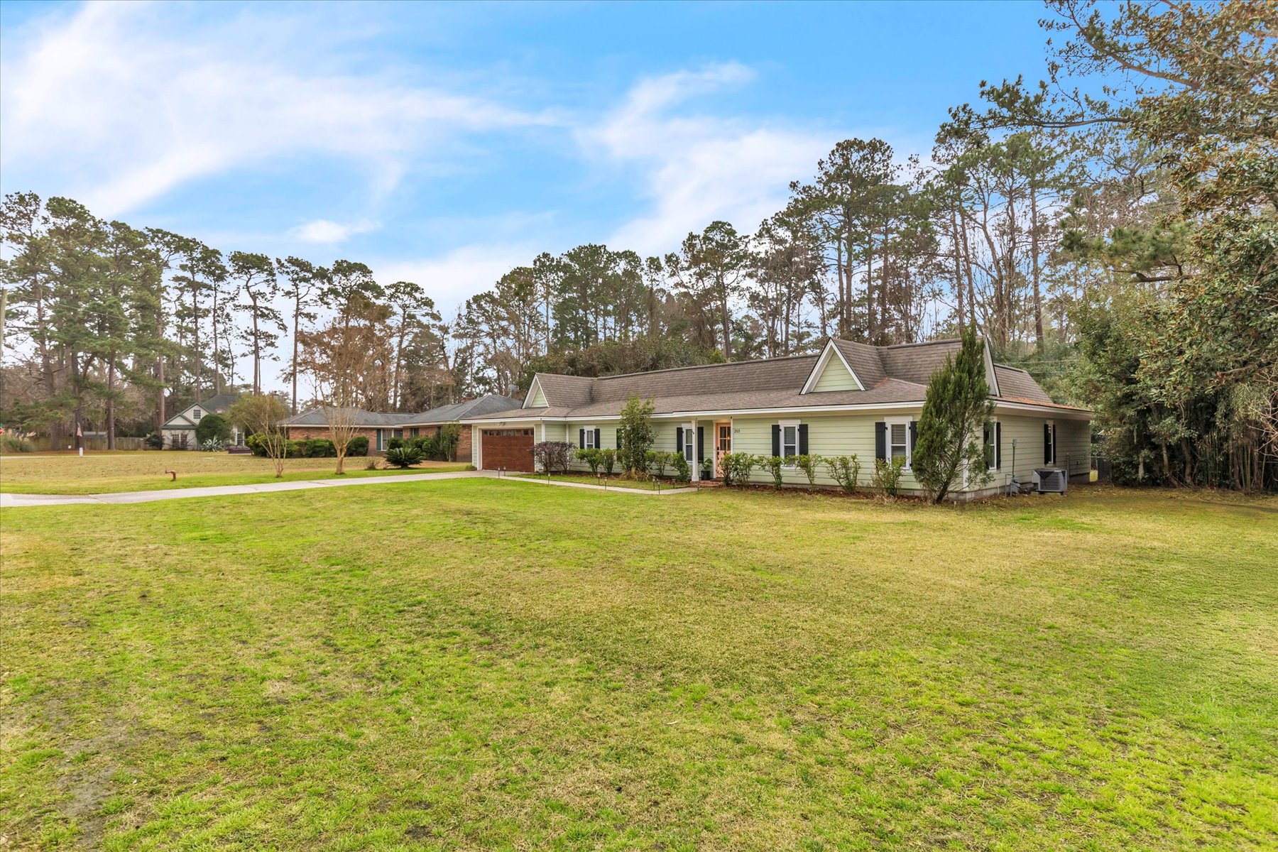 203 Hillary Rd