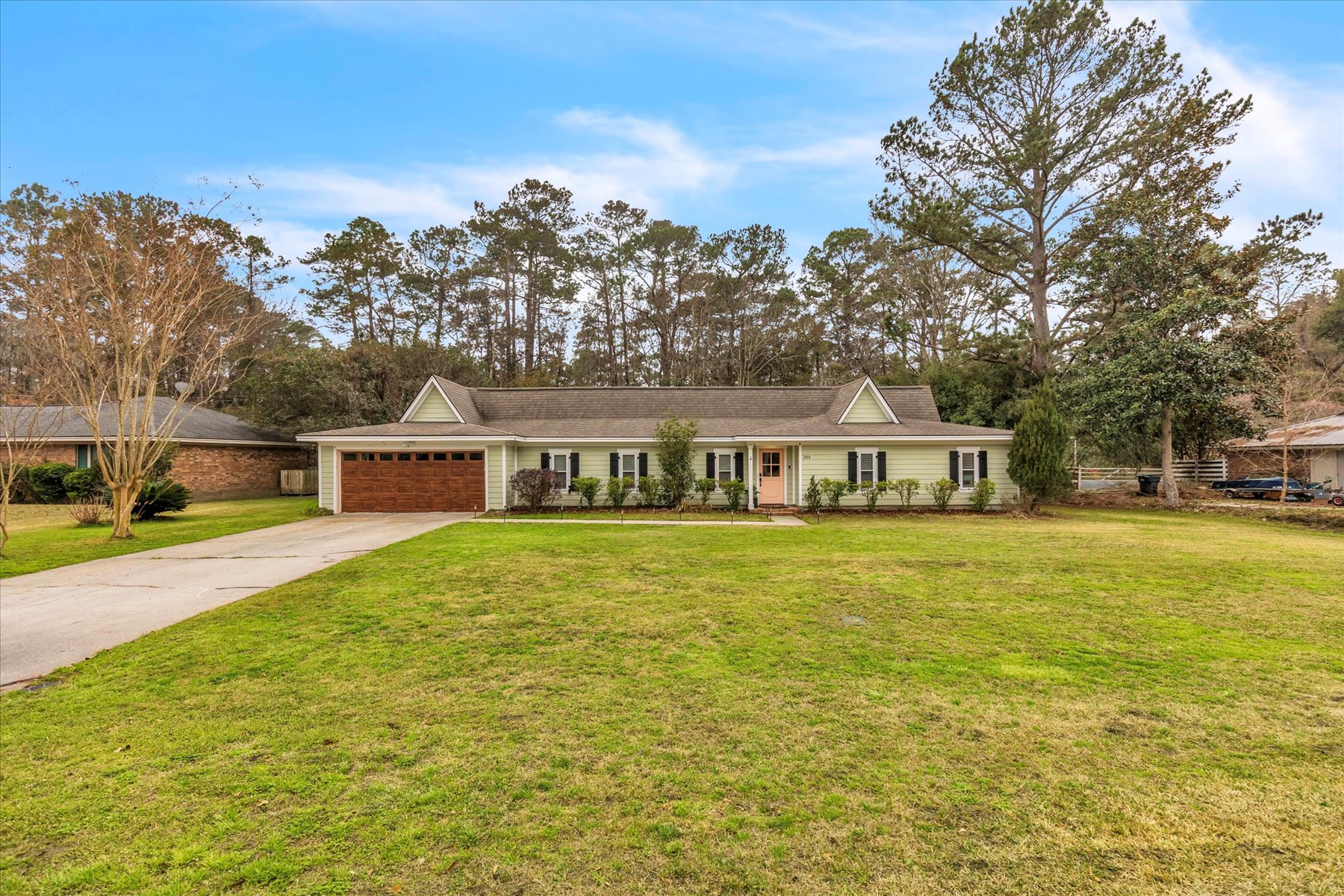 203 Hillary Rd