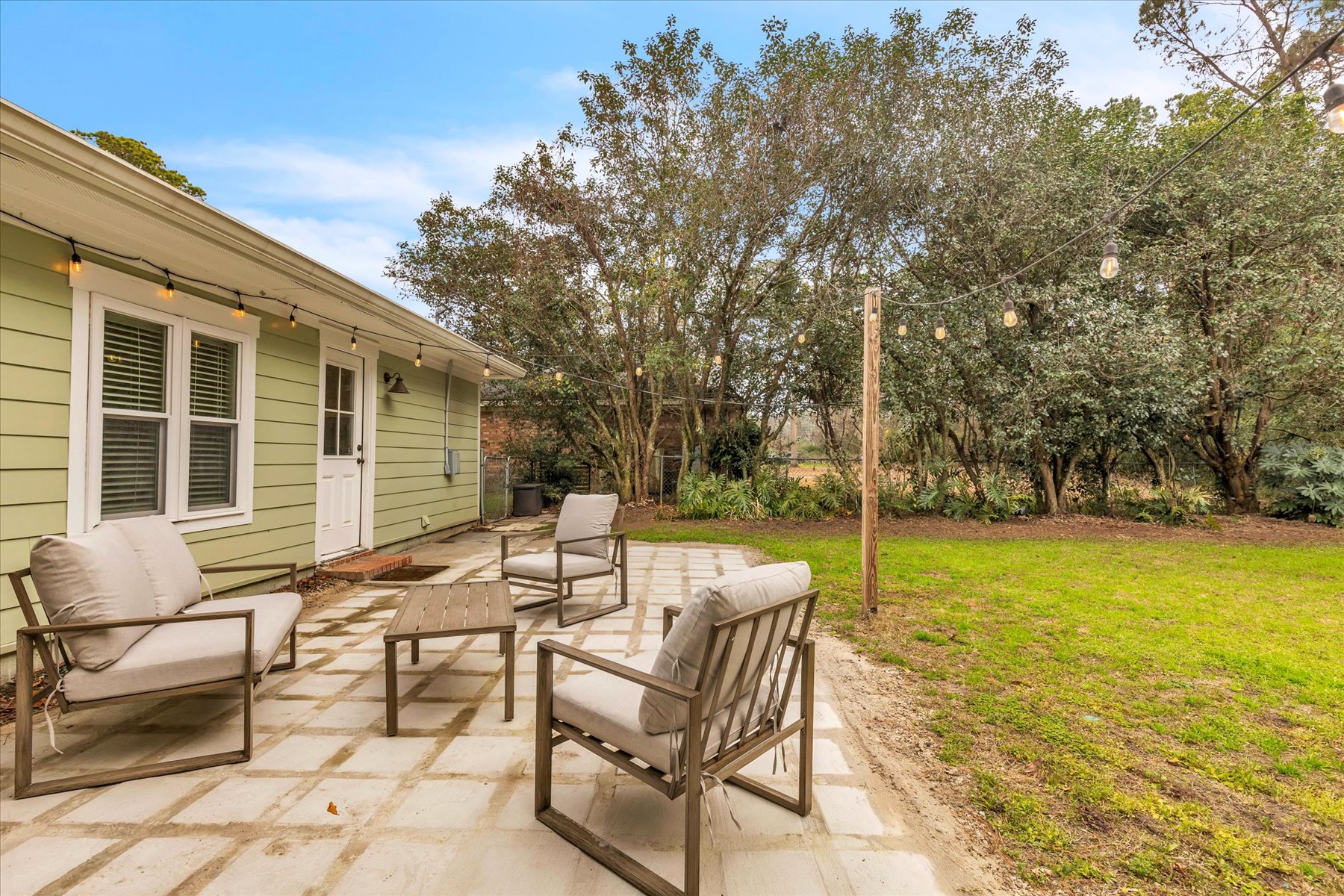203 Hillary Rd