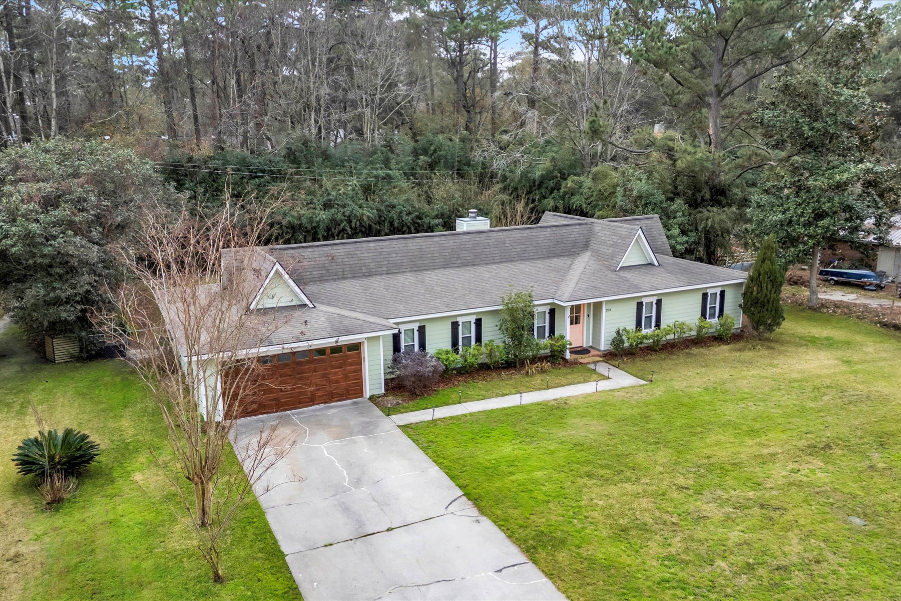 203 Hillary Rd