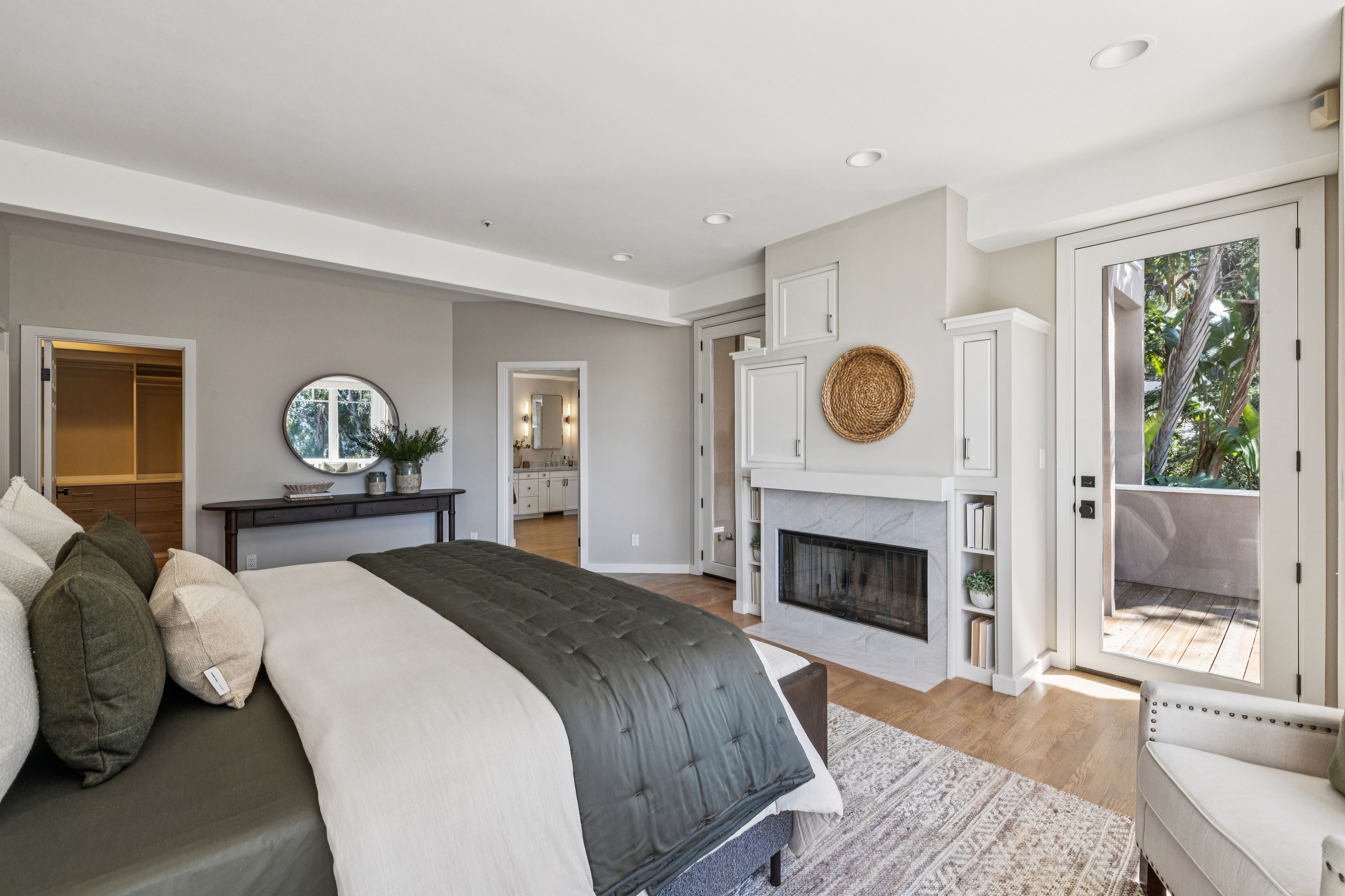 99 Deer Park Avenue 