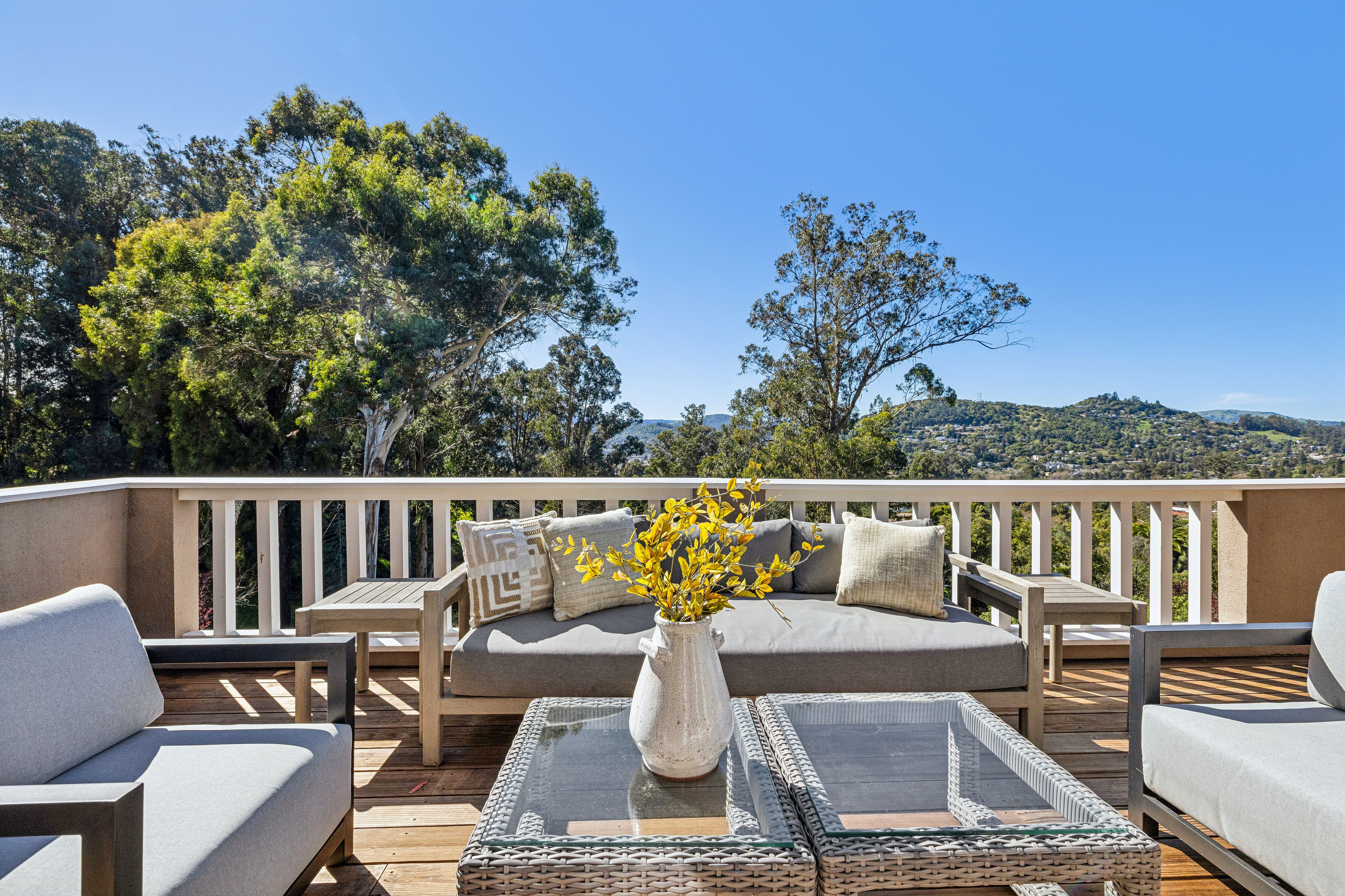 99 Deer Park Avenue 