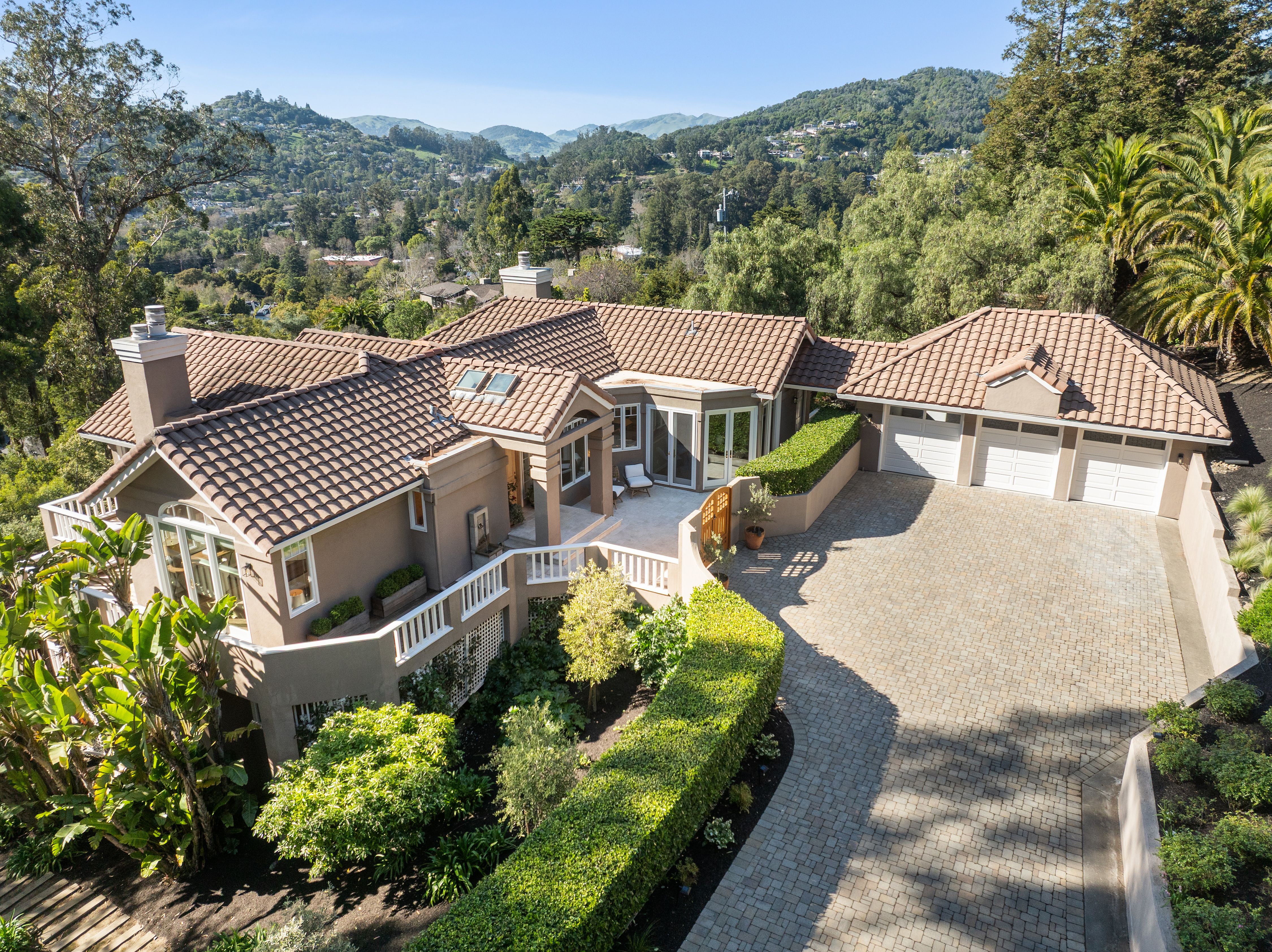 99 Deer Park Avenue 