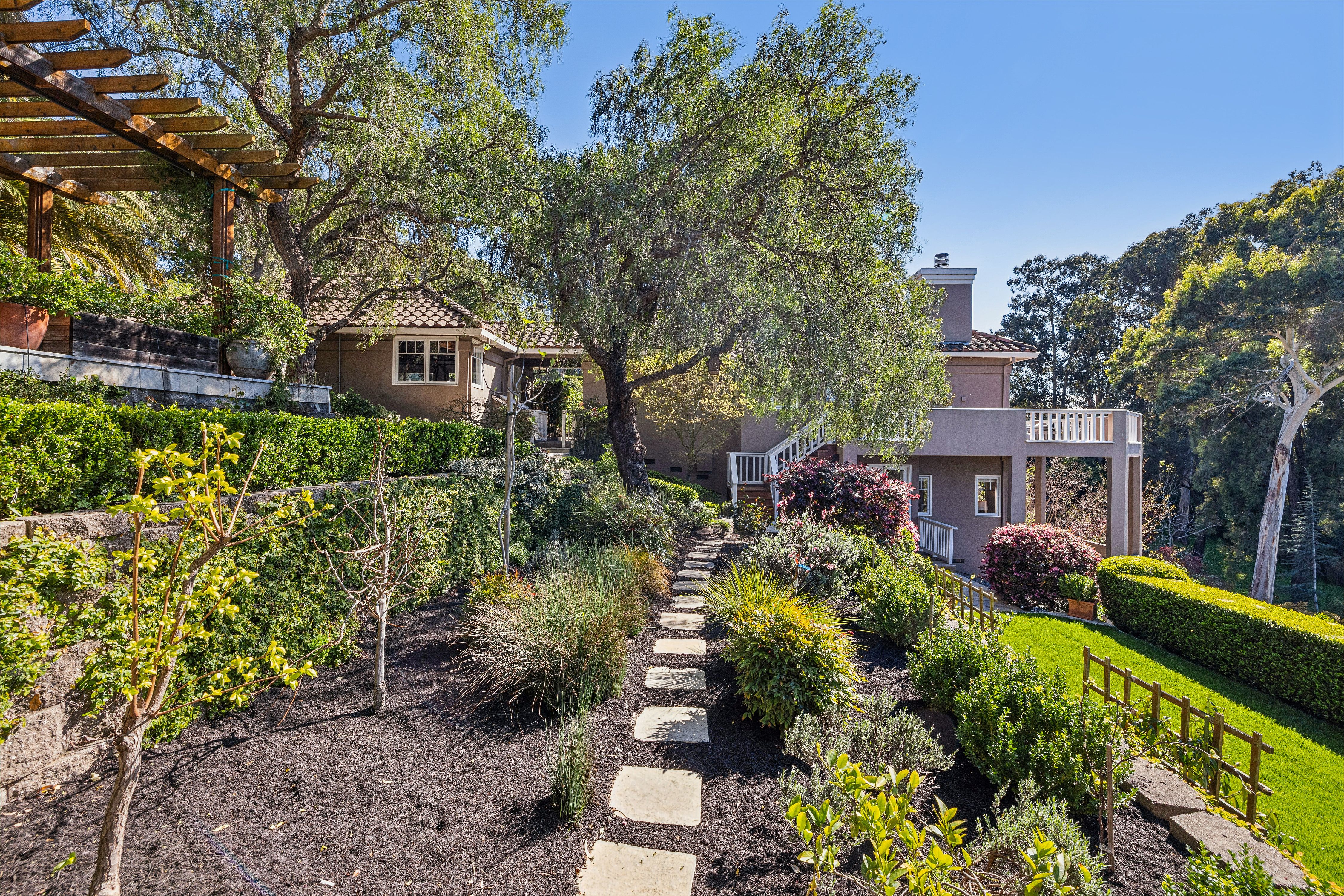 99 Deer Park Avenue 