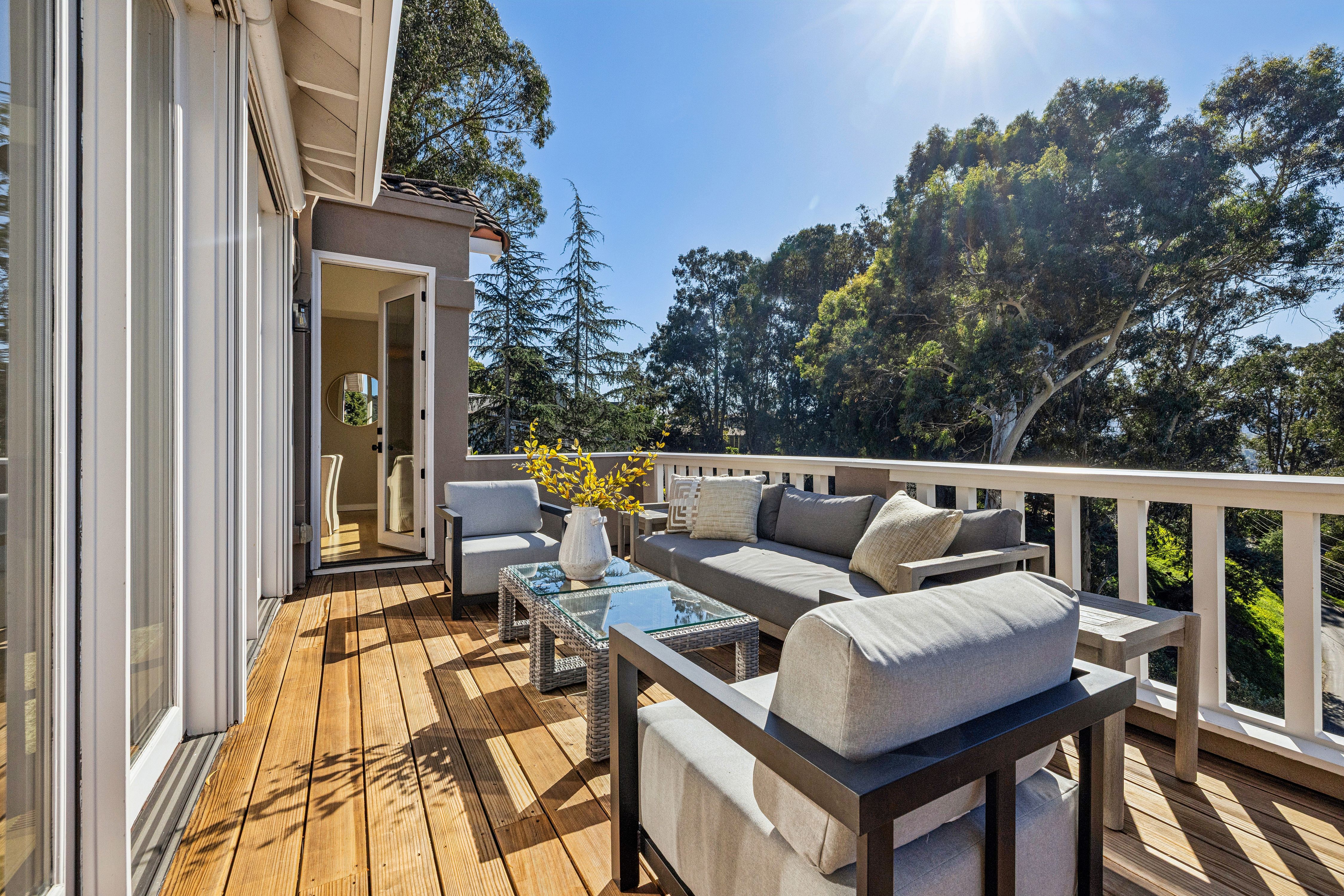 99 Deer Park Avenue 