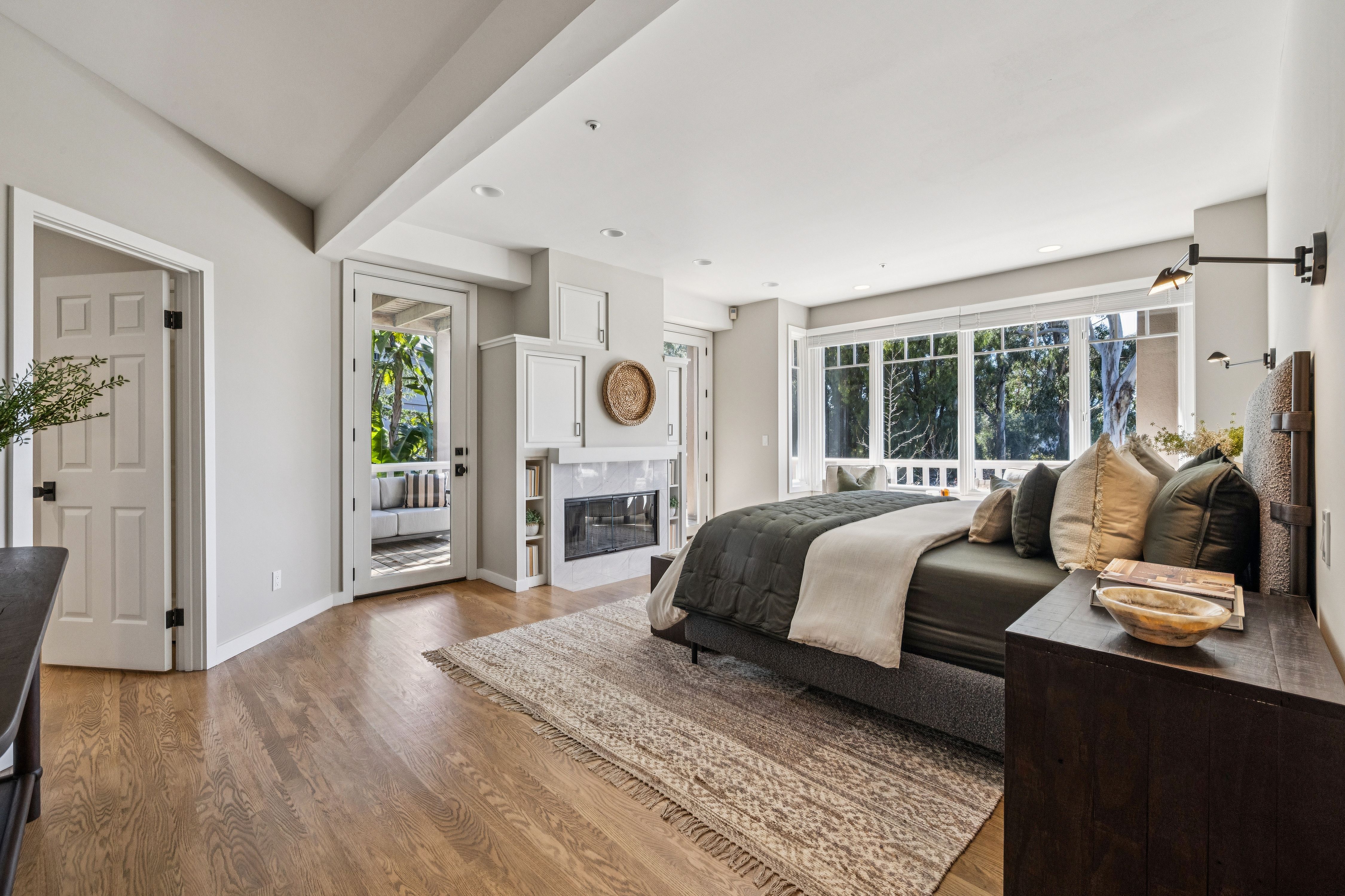 99 Deer Park Avenue 