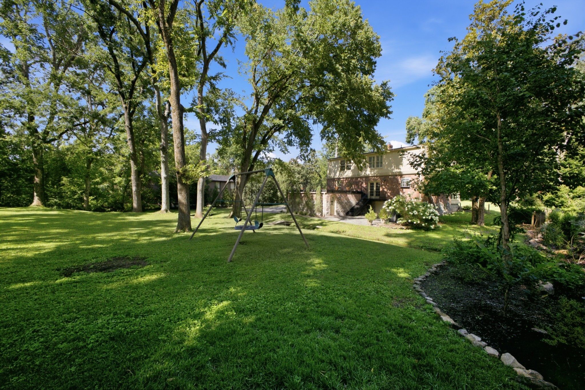419 Lynnwood Blvd 