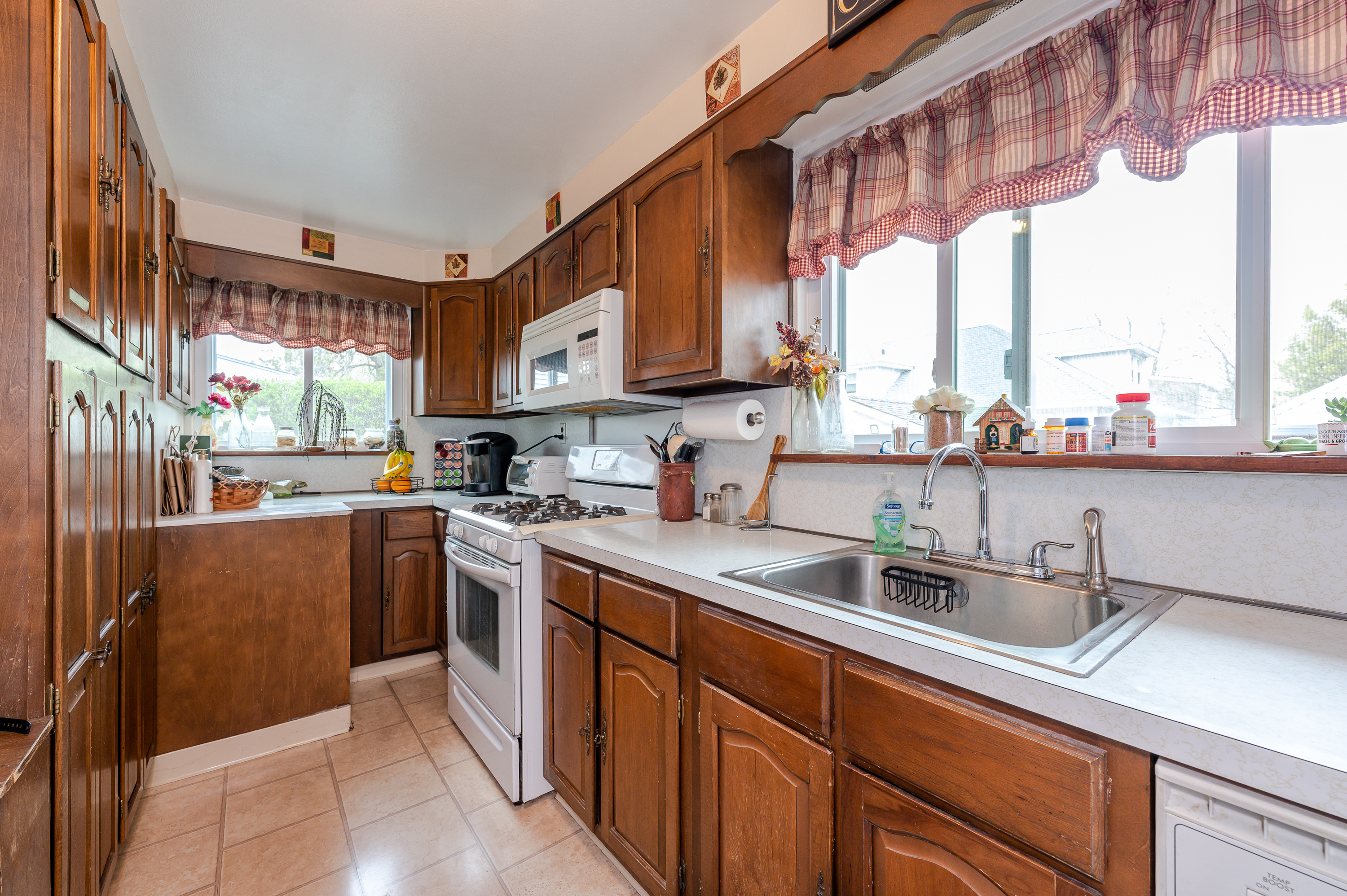 225 Nassau Parkway