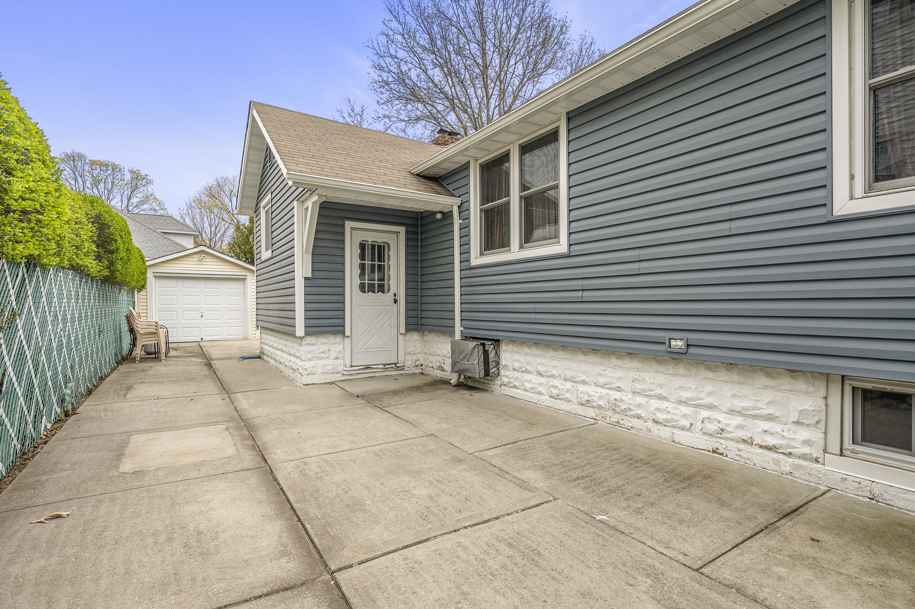 225 Nassau Parkway