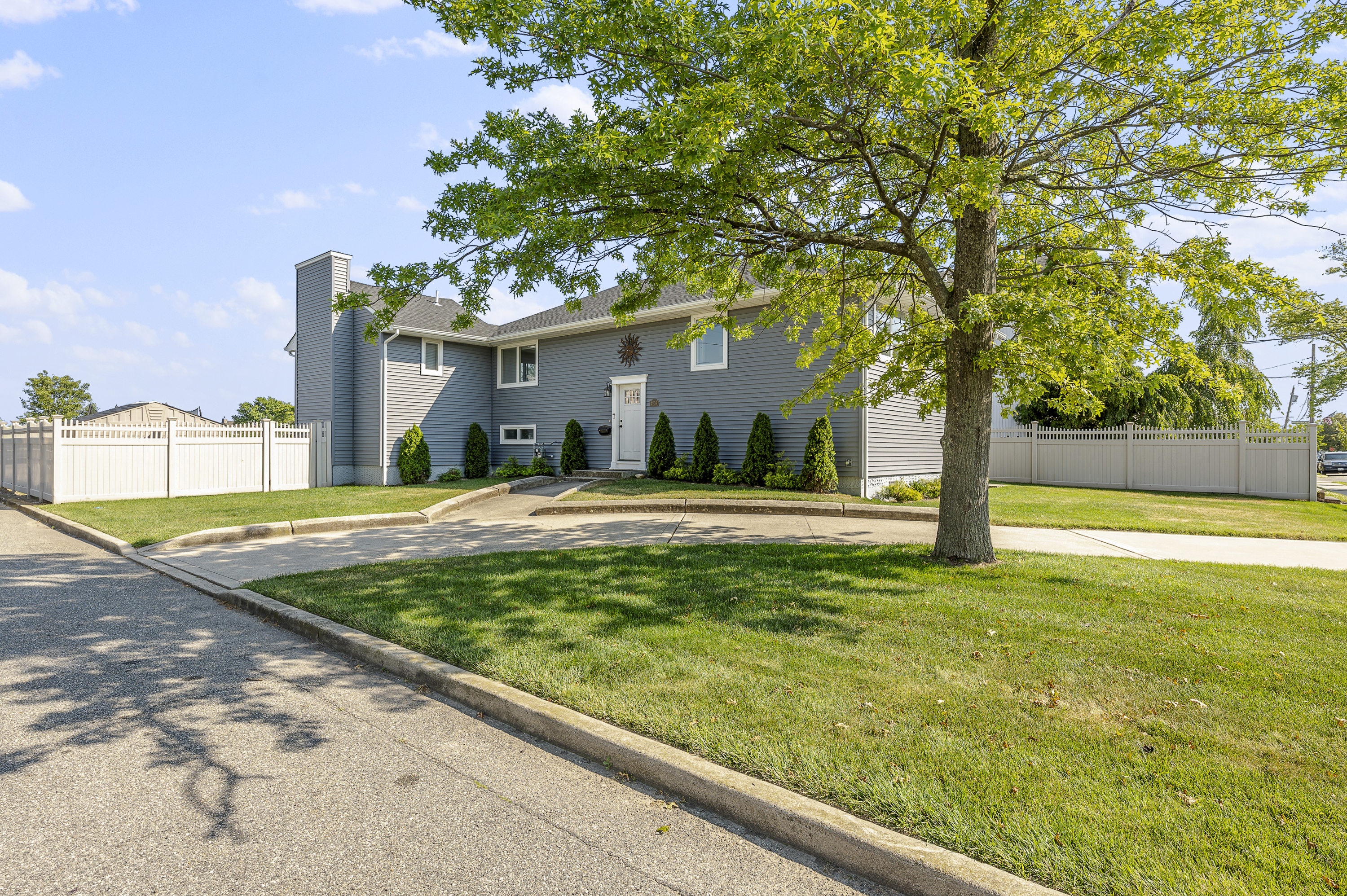 4259 Broadway