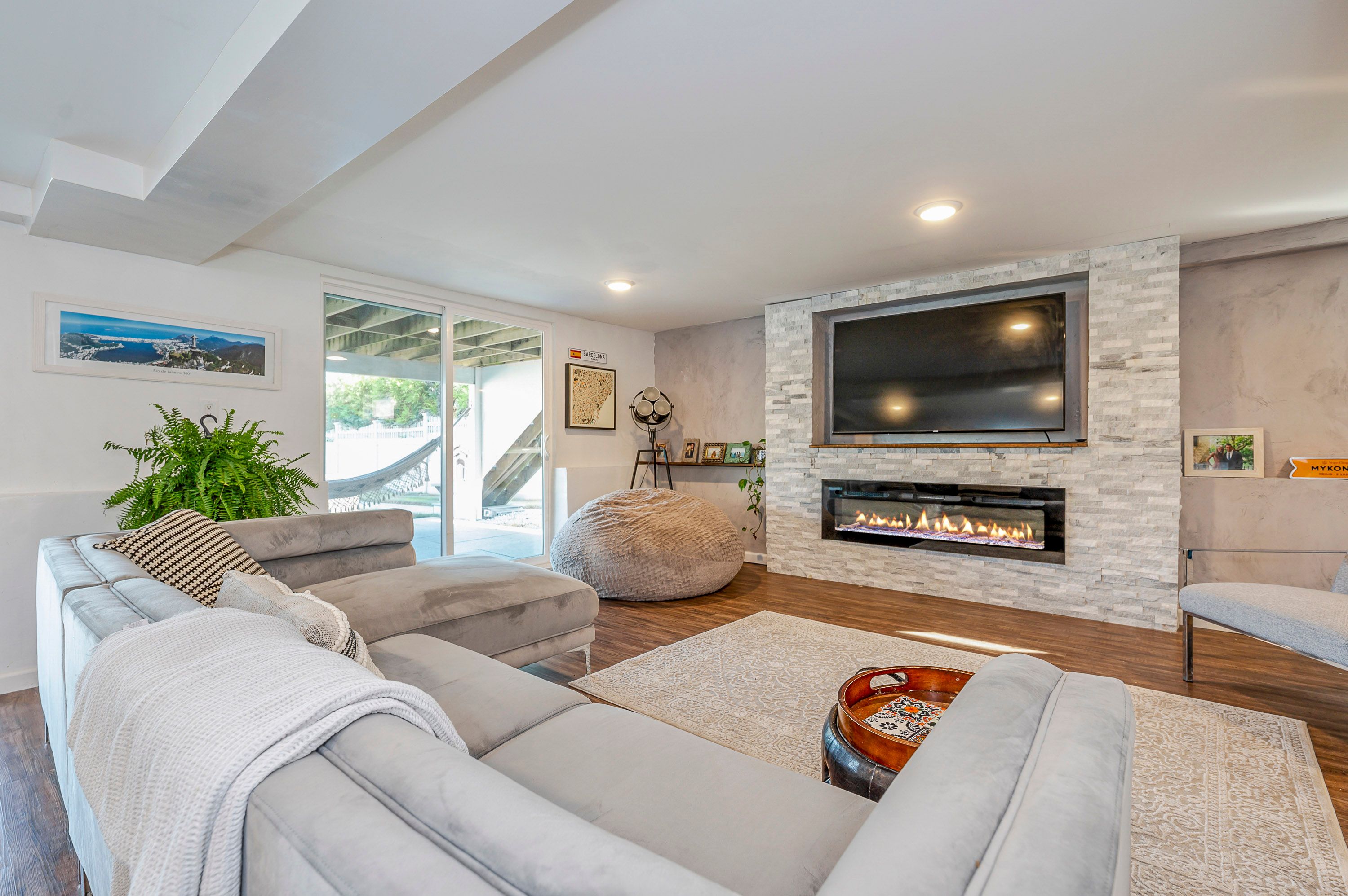4259 Broadway