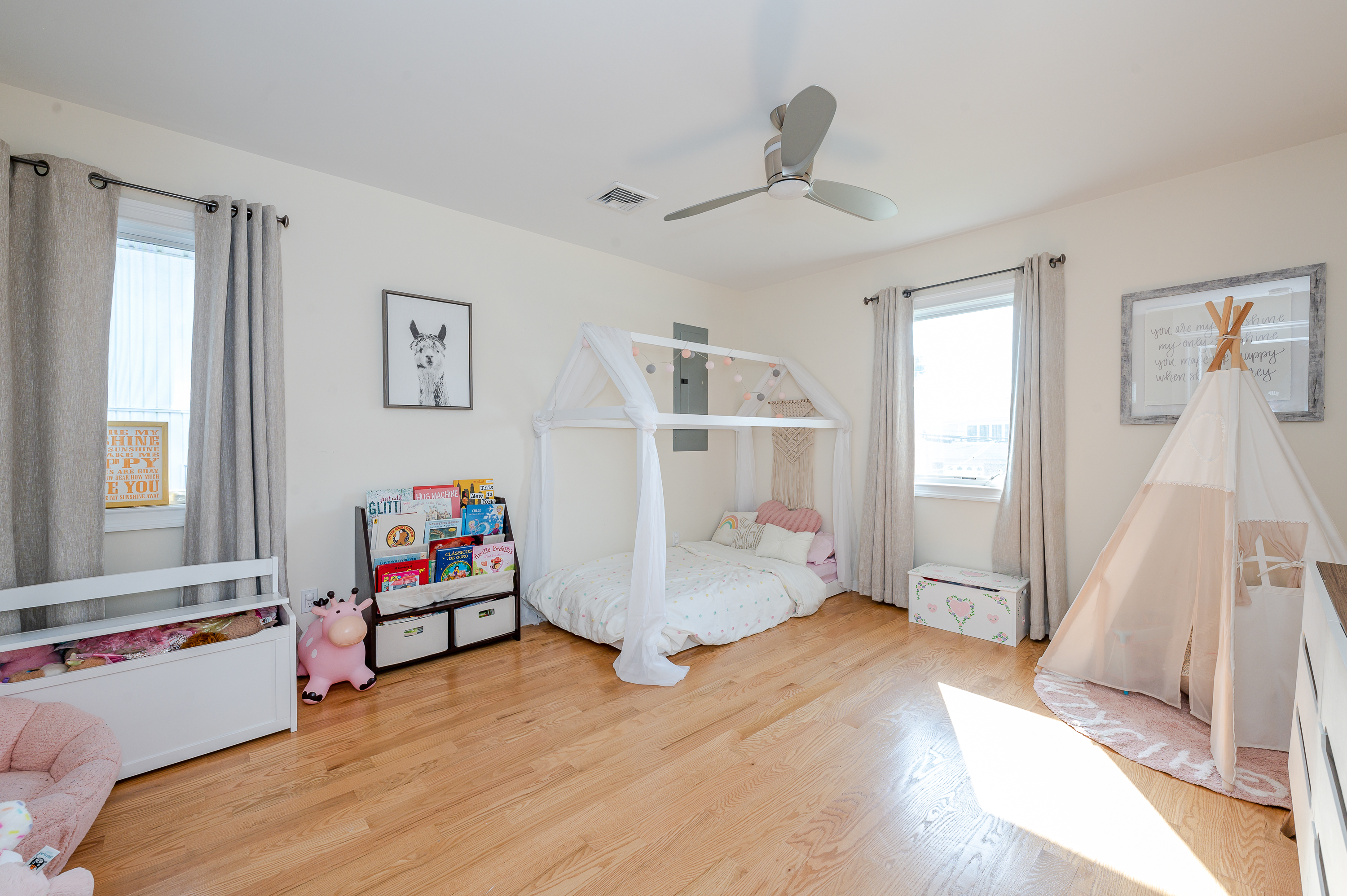4259 Broadway