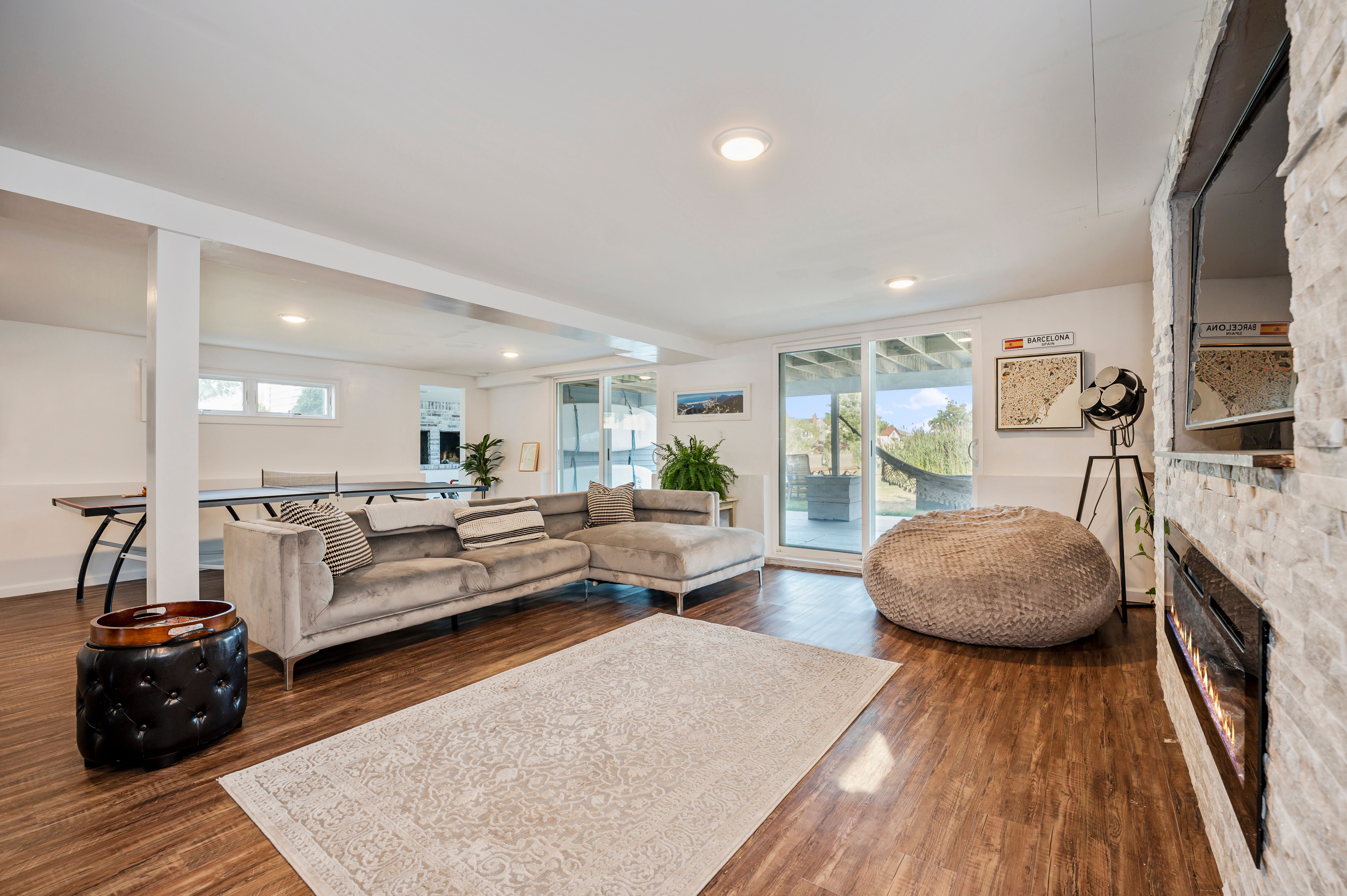 4259 Broadway