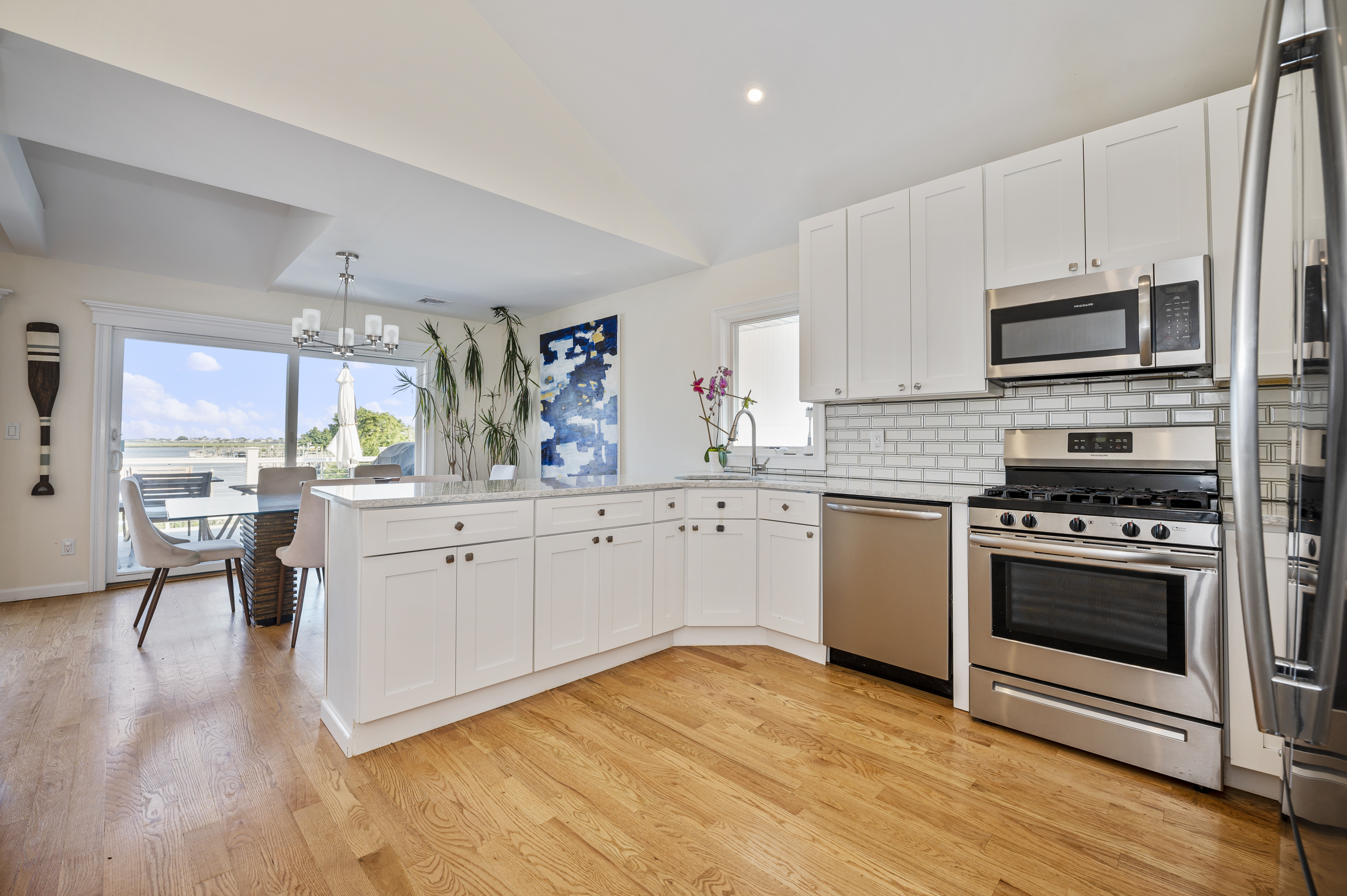 4259 Broadway