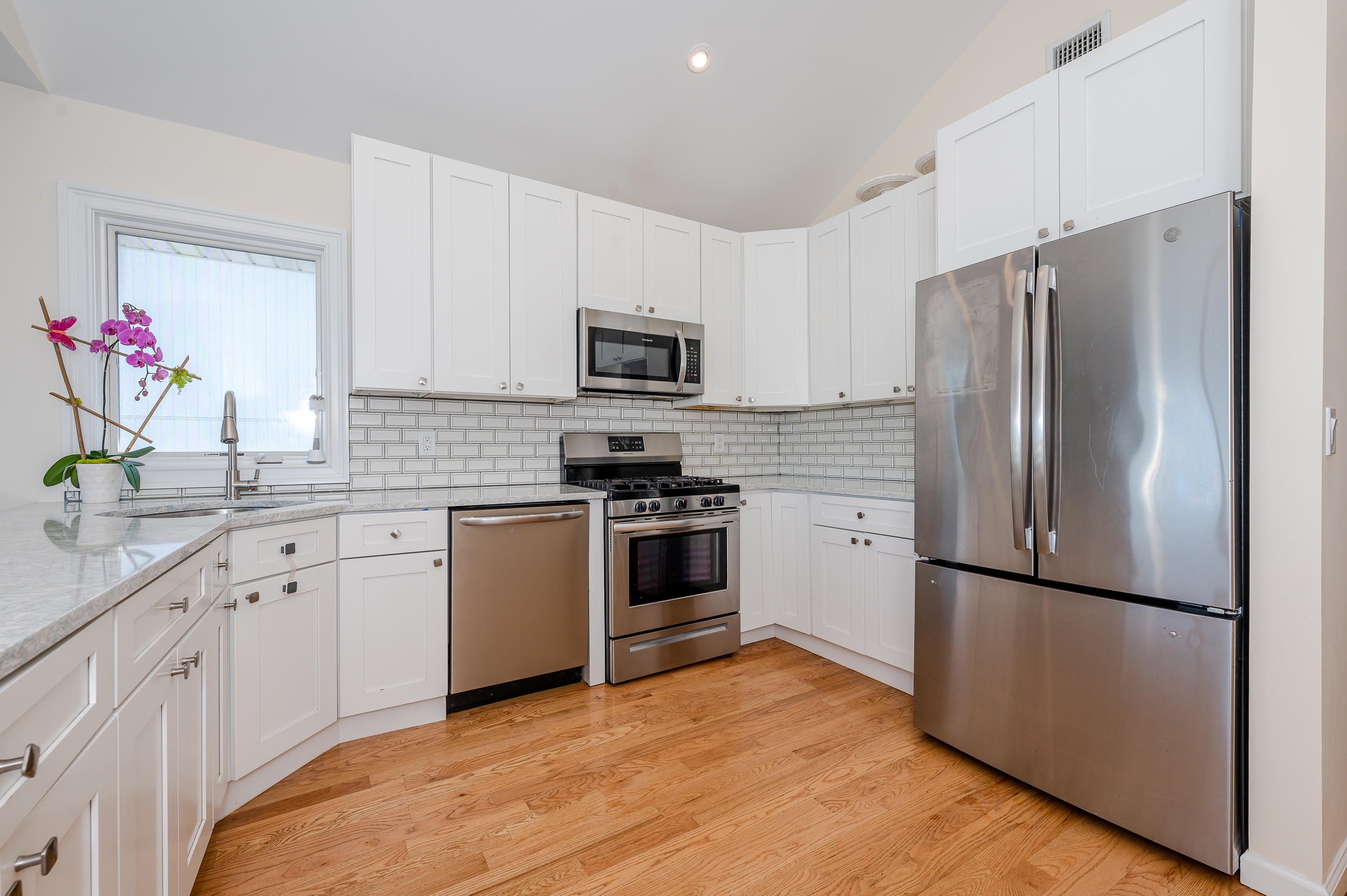 4259 Broadway