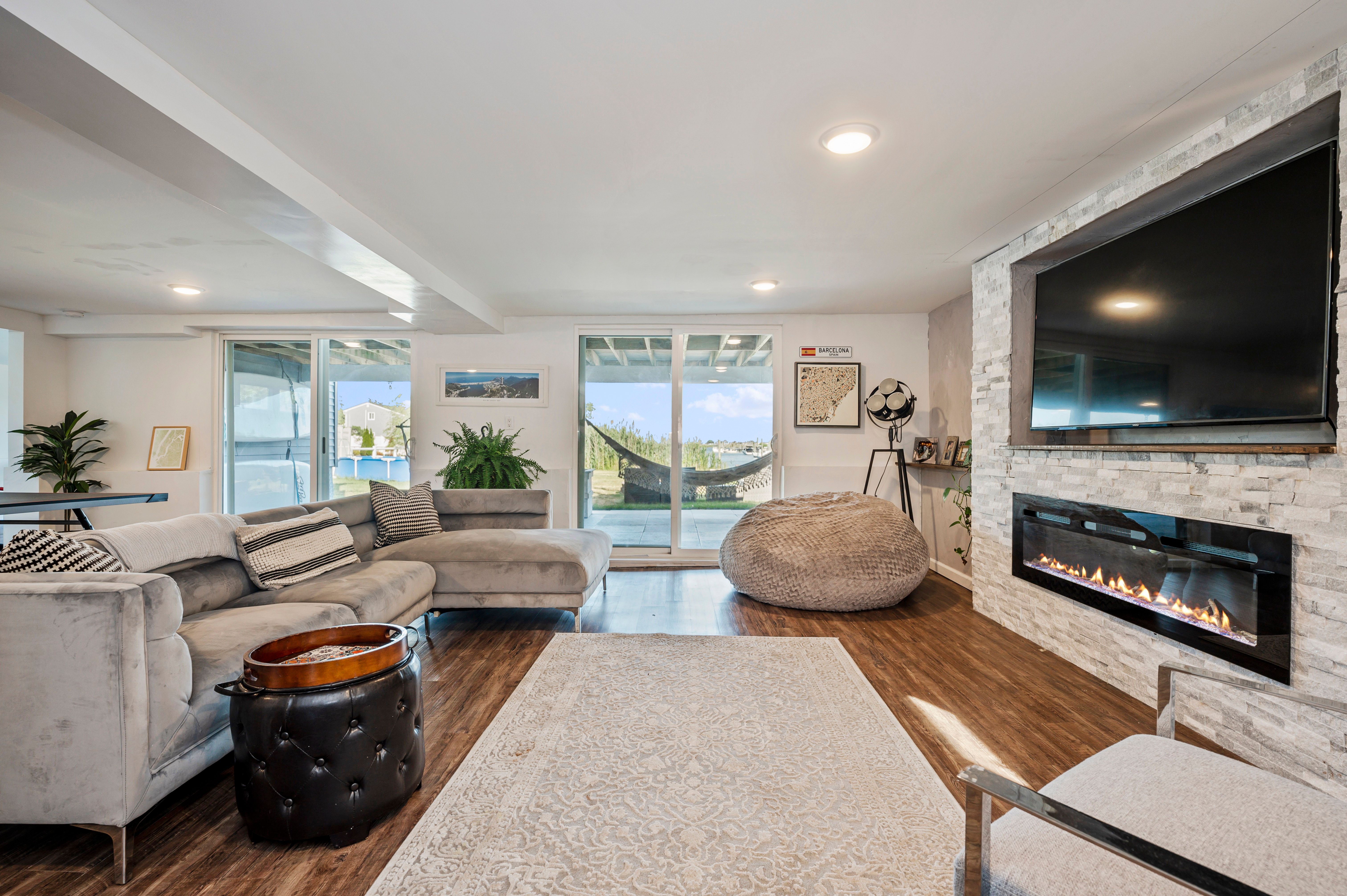 4259 Broadway