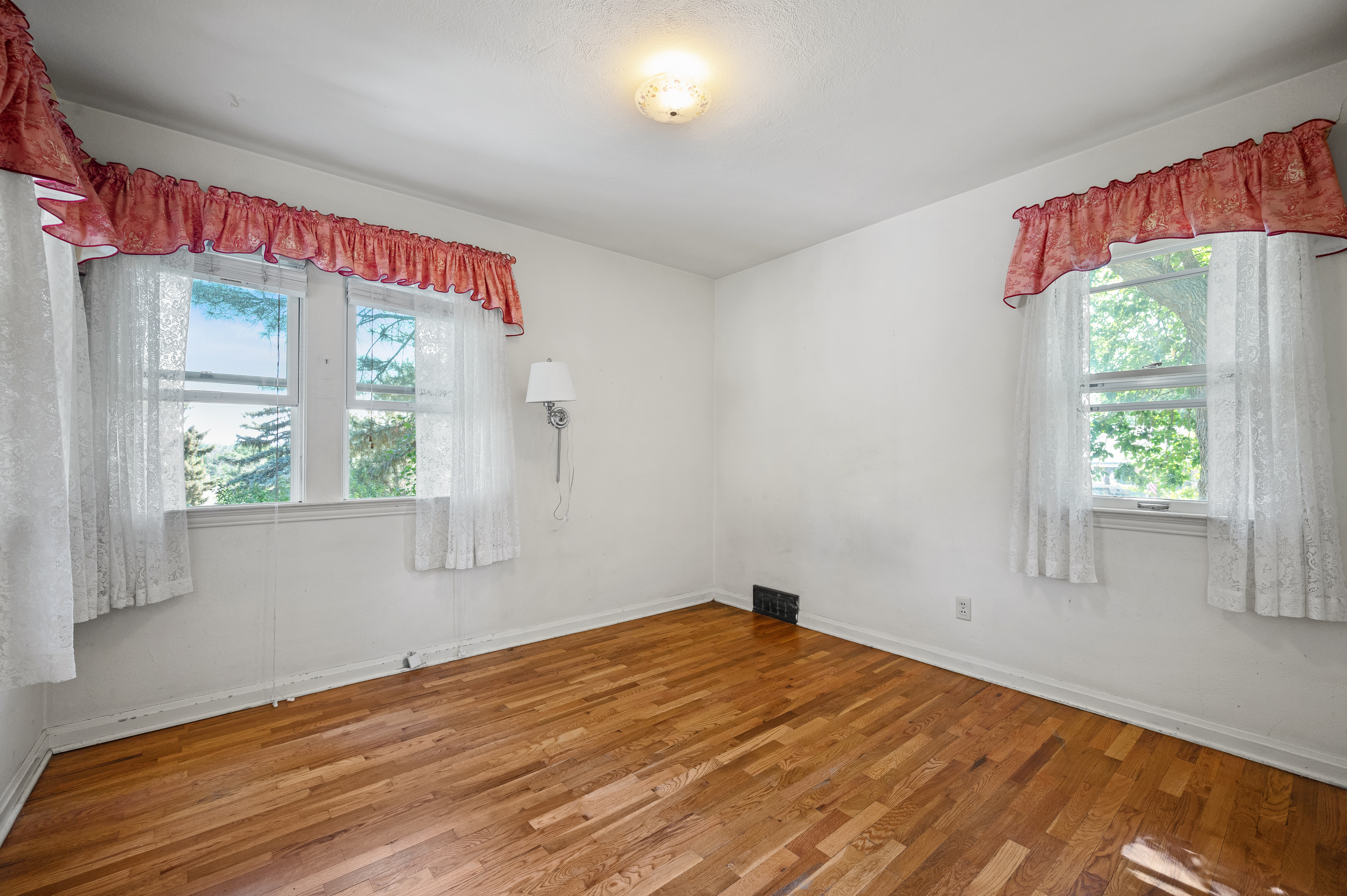 1713 W. Ridge Rd. 