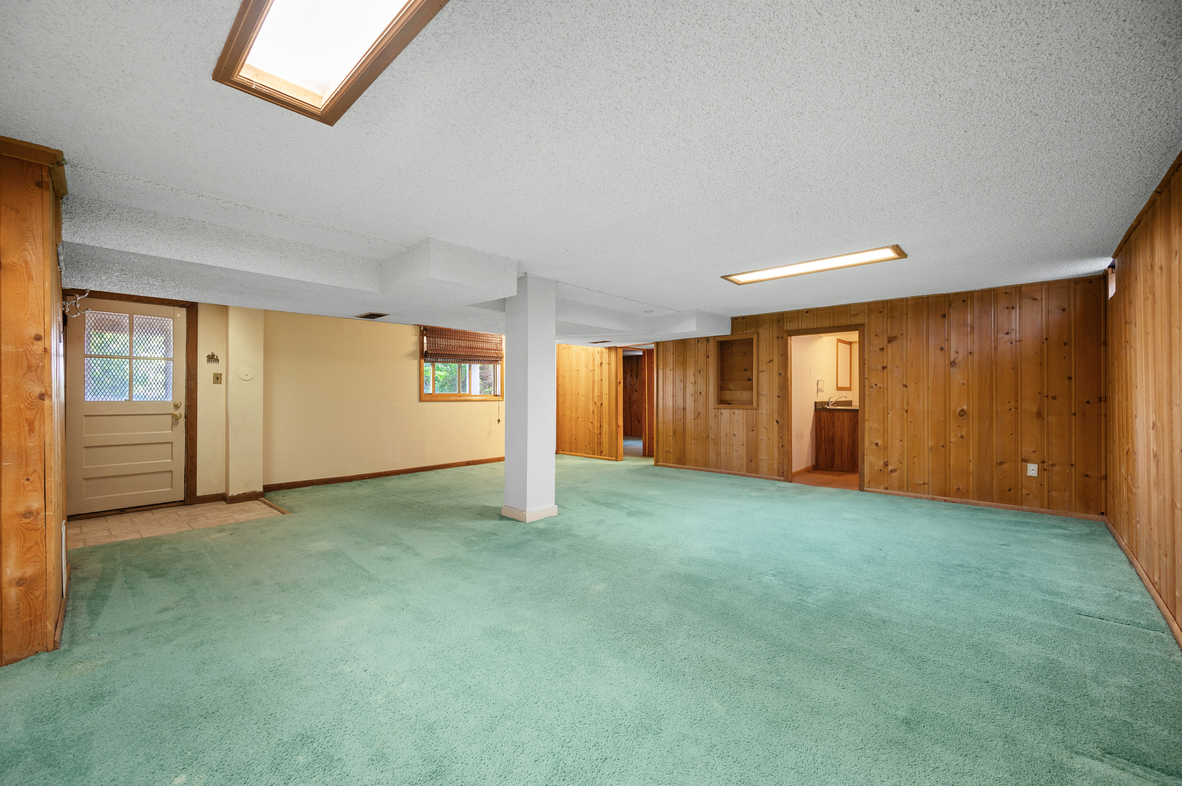1713 W. Ridge Rd. 