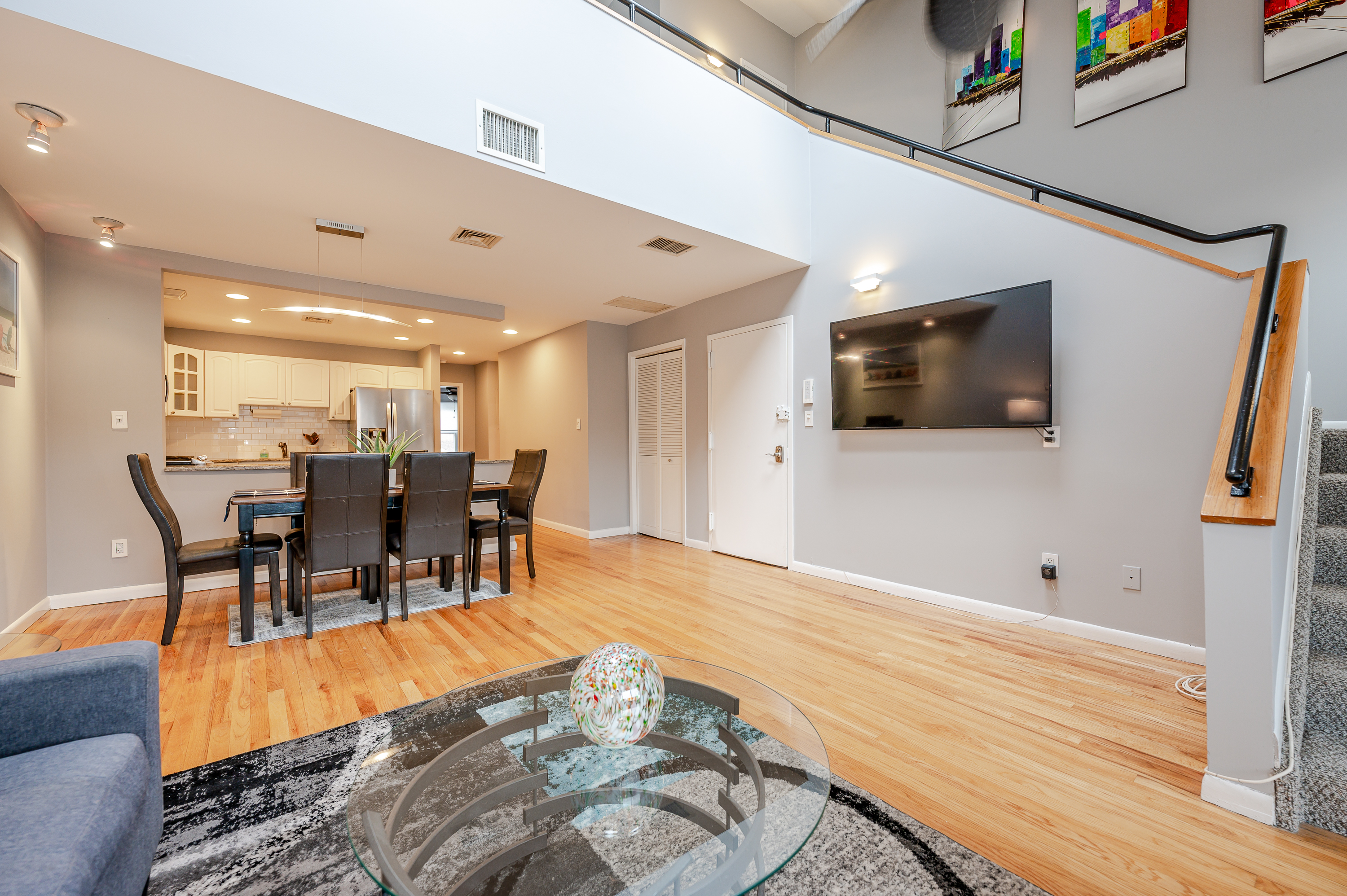 67 Pacific Boulevard , Upper