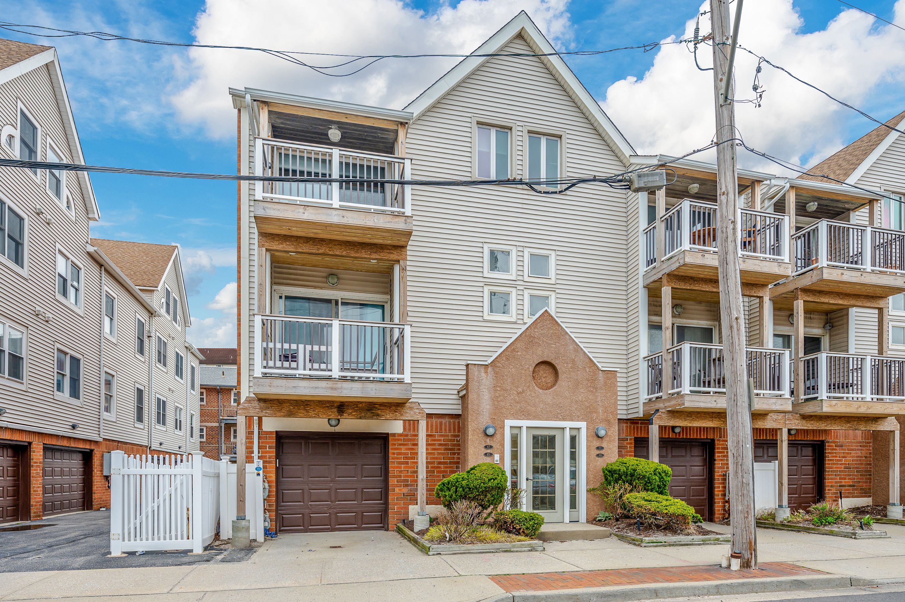 67 Pacific Boulevard , Upper